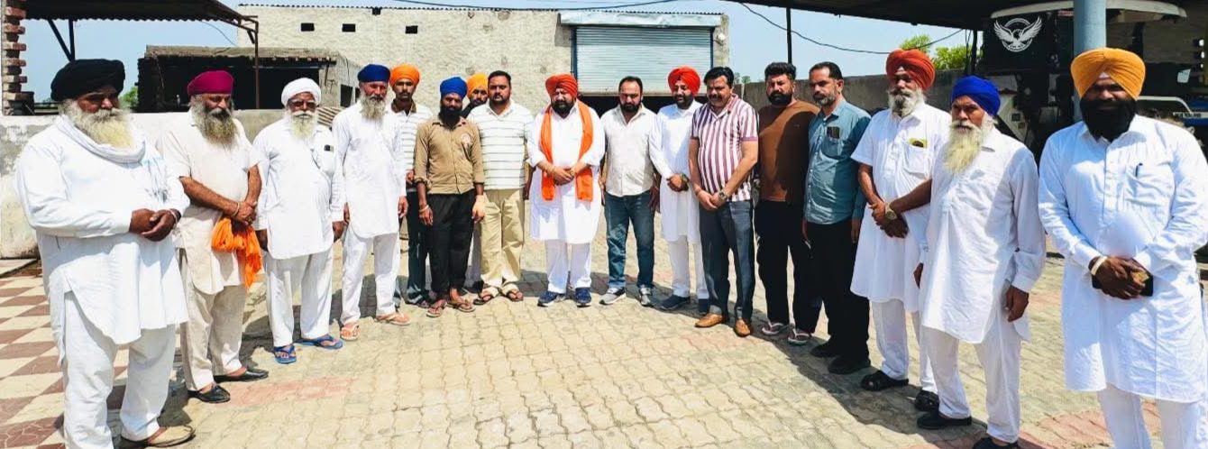 ਕਾਂਗਰਸੀ ਵਰਕਰਾਂ ਨੂੰ ਲਾਮਬੰਦ ਕਰਨ ਲਈ ਪਿੰਡ ਖਾਰਾ ਵਿਖੇ ਸਾਬਕਾ ਸਰਪੰਚ ਉਤਮ ਸਿੰਘ ਦੇ ਗ੍ਰਹਿ ਕਰਨਬੀਰ ਸਿੰਘ ਬੁਰਜ ਨੇ ਮੀਟਿੰਗ ਕੀਤੀ 