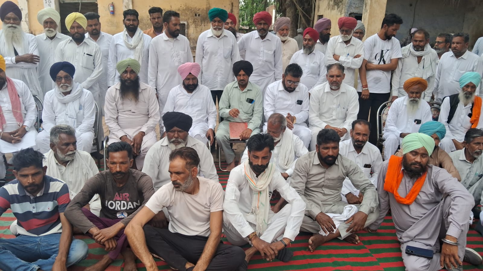 ਢੋਆ-ਢੁਆਈ ਦੇ ਰੇਟਾਂ ਨੂੰ ਲੈ ਕੇ ਪੱਲੇਦਾਰਾਂ ਵੱਲੋਂ ਮੀਟਿੰਗ 