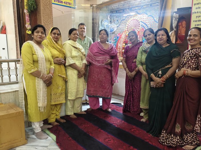 ਨਵਰਾਤਰਿਆਂ ਦੀ ਧੂਮ – ਸ਼੍ਰੀ ਟੀਨੂੰ ਸ਼ਰਮਾ ਹਰ ਰੋਜ਼ ਡਾਂਡੀਆ ਖੇਡਦੇ ਹਨ ਅਤੇ ਹੁੰਦਾ ਹੈ ਸੰਕੀਰਤਨ