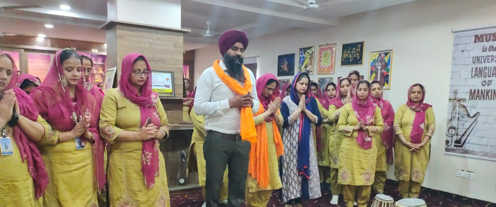 ਸ੍ਰੀ ਗੁਰੂ ਹਰਿਕ੍ਰਿਸ਼ਨ ਸੀਨੀਅਰ ਸੈਕੰਡਰੀ ਪਬਲਿਕ ਸਕੂਲ, ਝਬਾਲ ਦੇ ਨਵੇਂ ਸ਼ੈਸ਼ਨ ਦੀ ਅਰੰਭਤਾ ਪਰਮਾਤਮਾ ਦੇ ਨਾਮ ਅਤੇ ਅਰਦਾਸ ਨਾਲ ਕੀਤੀ ਗਈ