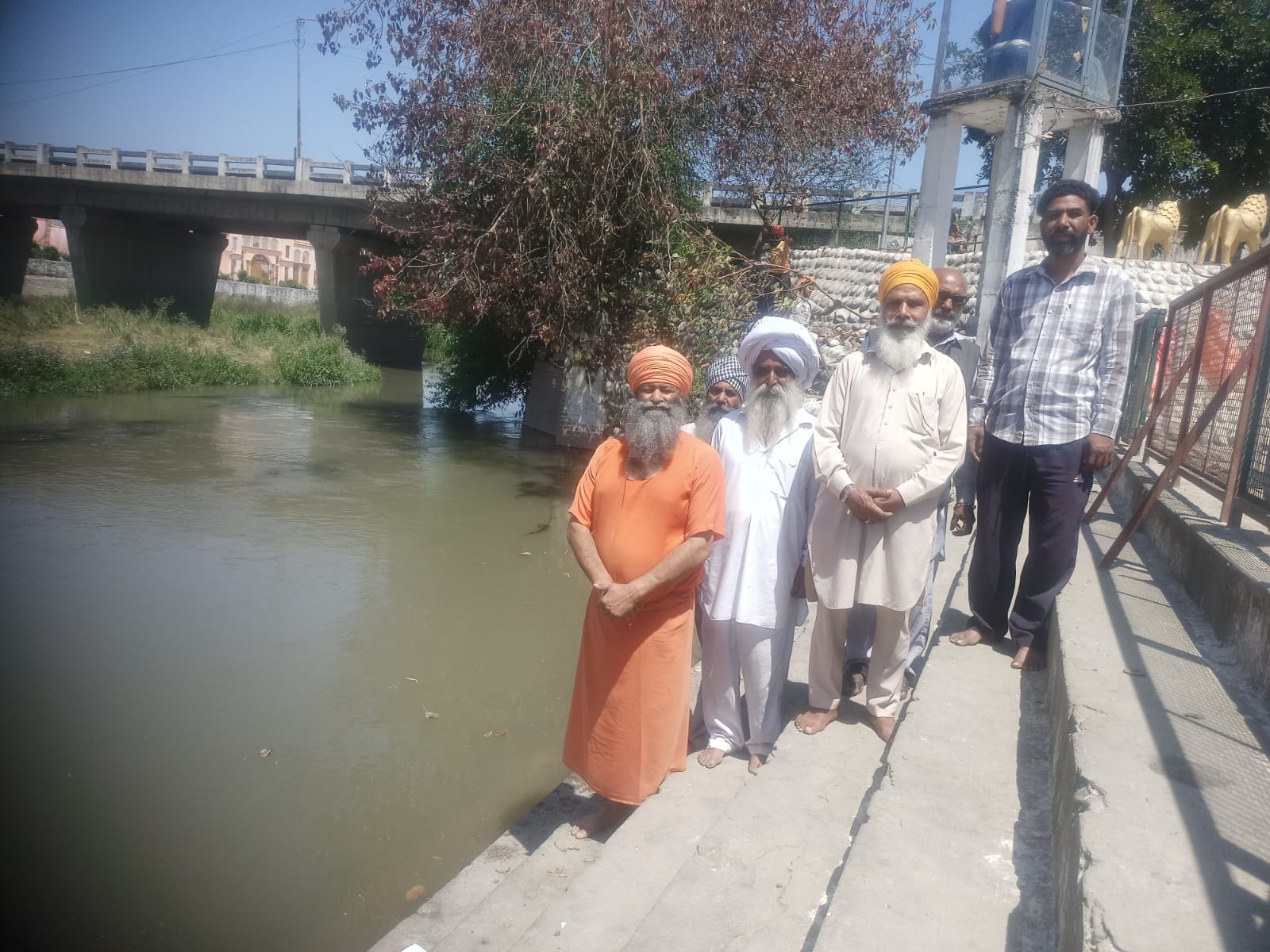 ਸੰਤ ਸੁਖਜੀਤ ਸਿੰਘ ਸੀਚੇਵਾਲ ਨੇ ਭੁਲੱਥ ਪਹੁੰਚਕੇ ਕਾਲੀ ਵੇਈਂ ਘਾਟ  ‘ਤੇ ਕੀਤਾ ਸਫਾਈ ਮੁਹਿੰਮ ਦਾ ਮੁਆਇਨਾ 