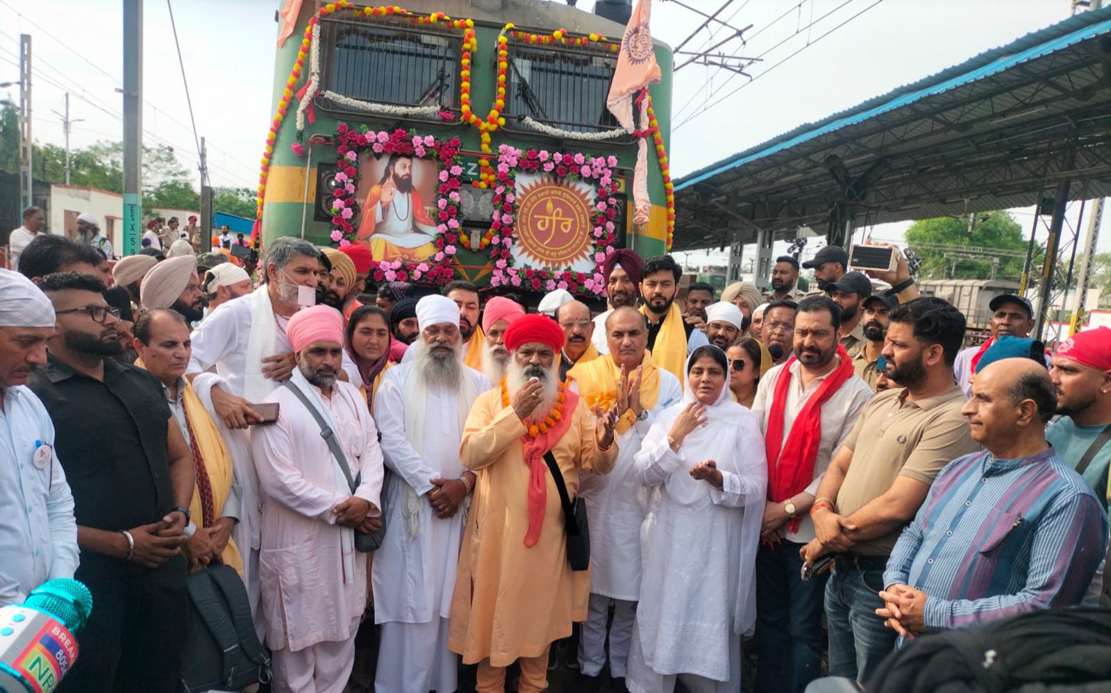 ਬੇਗਮਪੁਰਾ ਦਮੜੀ ਸ਼ੋਭਾ ਯਾਤਰਾ ਜਲੰਧਰ ਰੇਲਵੇ ਸਟੇਸ਼ਨ ਤੋਂ ਅੱਜ ਸ਼ਾਮ 3 ਬਜੇ ਹਰਿਦੁਆਰ ਲਈ ਸੰਤਾਂ ਮਹਾਂਪੁਰਸ਼ਾਂ ਦੀ ਹਜੂਰੀ ਵਿੱਚ ਰਵਾਨਾ ਹੋਈ