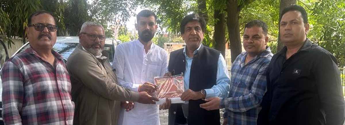 ਬ੍ਰਾਹਮਣ ਮੰਡਲ ਨੇ ਸਾਬਕਾ ਮੰਤਰੀ ਬ੍ਰਹਮਸ਼ੰਕਰ ਜਿੰਪਾ ਨੂੰ ਦਿੱਤਾ ਭਗਵਾਨ ਪਰਸ਼ੂਰਾਮ ਜਨਮ ਉਤਸਵ ਸਮਾਗਮ ਦਾ ਸੱਦਾ ਪੱਤਰ