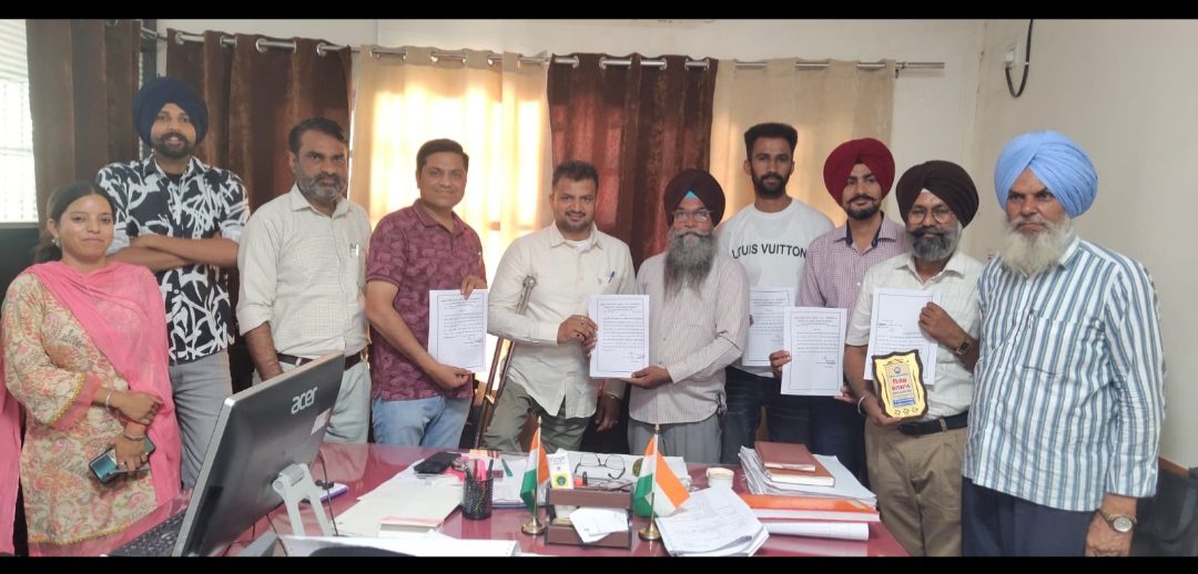 ਜਨਗਣਨਾ ਜੈਤੋ ਬਲਾਕ ਦਿਹਾਤੀ ਦੇ ਕੰਮ ਵਿੱਚ ਵਧੀਆ ਸੇਵਾਵਾਂ ਦੇਣ ਵਾਲੇ ਕਰਮਚਾਰੀਆਂ ਨੂੰ ਸਨਮਾਨਿਤ ਕੀਤਾ – ਜਨਗਨਣਾ ਦੇ ਕੰਮ ਨੂੰ ਪੂਰਾ ਕਰਨ ਵਿੱਚ ਜੈਤੋ ਬਲਾਕ ਦਿਹਾਤੀ ਜ਼ਿਲਾ ਫਰੀਦਕੋਟ ਵਿੱਚ ਰਿਹਾ ਮੋਹਰੀ