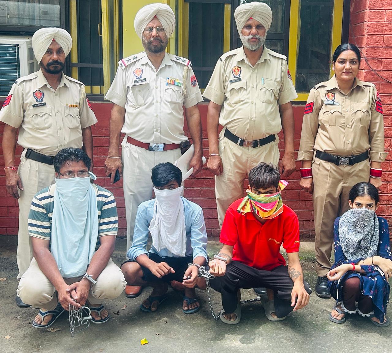 ਵਿਆਹ ਦਾ ਝਾਂਸਾ ਦੇ ਕੇ ਦੋ ਸਕੀਆਂ ਭੈਣਾਂ ਨੂੰ ਘਰੋਂ ਲਿਜਾਣ ਦੇ ਦੋਸ਼ ਹੇਠ ਮਾਮਲਾ ਦਰਜ ਦੋ ਨੌਜਵਾਨਾਂ ਸਮੇਤ ਚਾਰ ਕਥਿਤ ਦੋਸ਼ੀਆਂ ਨੂੰ ਅਦਾਲਤ ਨੇ ਭੇਜਿਆ ਜੇਲ੍ਹ