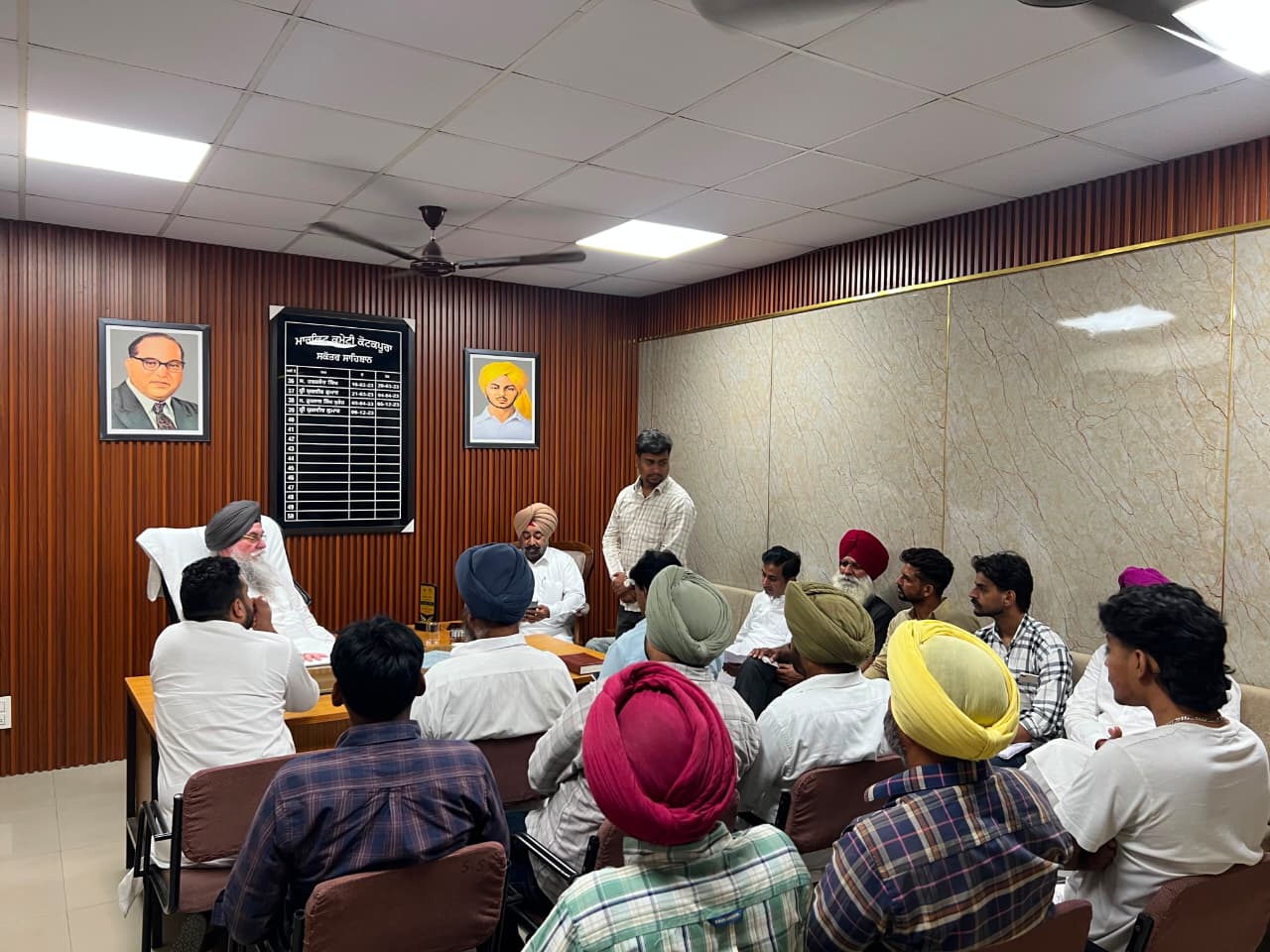 ਸਪੀਕਰ ਸੰਧਵਾਂ ਨੇ ਦਫਤਰ ਮਾਰਕਿਟ ਕਮੇਟੀ ਵਿਖੇ ਹਲਕੇ ਦੇ ਬਲਾਕ ਪ੍ਰਧਾਨਾਂ ਨਾਲ ਕੀਤੀ ਮੀਟਿੰਗ