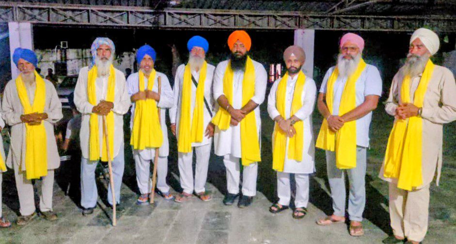 ਸ਼ਹੀਦ ਭਾਈ ਜਸਵੰਤ ਸਿੰਘ ਖਾਲੜਾ ਦਾ ਜੀਵਨ ਸੱਚ, ਇਨਸਾਫ਼ ਅਤੇ ਮਨੁੱਖੀ ਅਧਿਕਾਰਾਂ ਦੀ ਰੱਖਿਆ ਦਾ ਪ੍ਰਤੀਕ :- ਸਰਪੰਚ ਗੁਰਤੇਜ਼  ਕੇਂਦਰ ਸਰਕਾਰ ਵੱਲੋਂ ਬੈਨ ਕੀਤੀ ‘ਸਤਲੁਜ’ ਫ਼ਿਲਮ ਦਾ ਰੁੜਕੀ ਪਿੰਡ ਵਿੱਚ ਵਿਸ਼ੇਸ਼ ਪ੍ਰਦਰਸ਼ਨ, ਵੱਡੀ ਗਿਣਤੀ ਵਿੱਚ ਪਿੰਡ ਵਾਸੀ ਵੇਖਣ ਪਹੁੰਚੇ  ਮੁੱਖ ਮਹਿਮਾਨ ਵਜੋਂ ਪਹੁੰਚੇ  ਖਾਲੜਾ ਦਾ ਜੀਵਨ ਮਨੁੱਖੀ ਮਾਣ-ਸਨਮਾਨ ਦੀ ਰੱਖਿਆ ਲਈ ਆਵਾਜ਼ ਬੁਲੰਦ ਕਰਦਾ ਹੈ :- ਸਰਬਜੀਤ ਸਿੰਘ ਝਿੰਜਰ