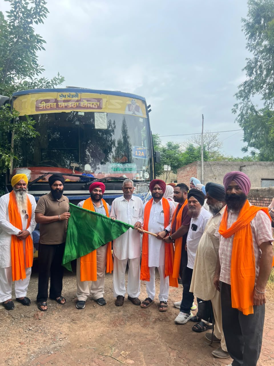 ਸ਼੍ਰੀ ਅਮਿ੍ਤਸਰ ਸਾਹਿਬ ਗੁਰੂਧਾਮਾਂ ਦੇ ਦਰਸ਼ਨਾਂ ਲਈ ਸੰਗਤਾਂ ਰਵਾਨਾਂ