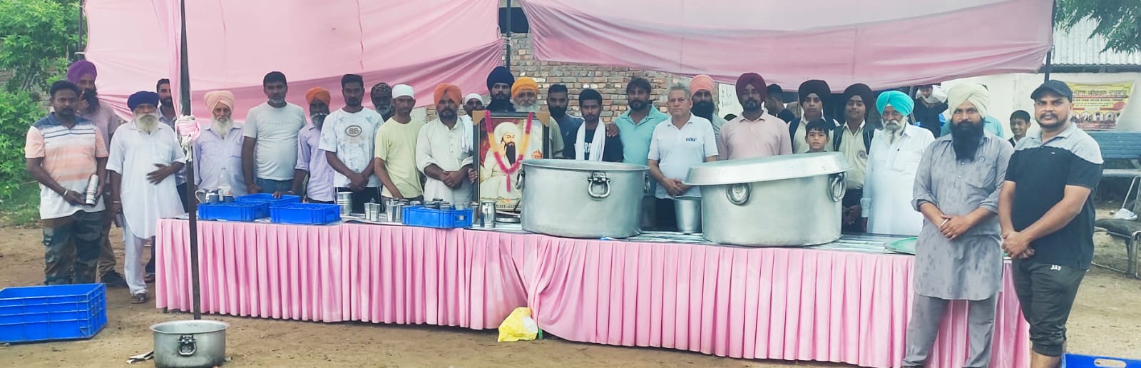 ਸ੍ਰੀ ਗੁਰੂ ਅਰਜਨ ਦੇਵ ਜੀ ਦੇ ਸ਼ਹੀਦੀ ਦਿਹਾੜੇ ਨੂੰ ਸਮਰਪਿਤ ਠੰਡੇ ਮਿੱਠੇ ਜਲ ਦੀ ਛਬੀਲ ਲਗਾਈ ਗਈ