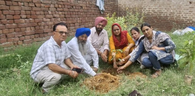 ਨੀਲੋਂ ਪਰਿਵਾਰ ਨੇ ਧੀ ਦੇ ਜਨਮਦਿਨ ’ਤੇ 35 ਸਾਲਾਂ ਤੋਂ ਲਗਾਤਾਰ ਲਾਏ ਬੂਟੇ ਮਾਤਾ ਸ਼ੀਤਲਾ ਮੰਦਰ ’ਚ ਵਾਤਾਵਰਨ ਦਿਵਸ ਵਜੋਂ ਮਨਾਇਆ ਜਨਮਦਿਨ, ਦਿੱਤਾ ਸਮਾਜ ਨੂੰ ਸੰਦੇਸ਼