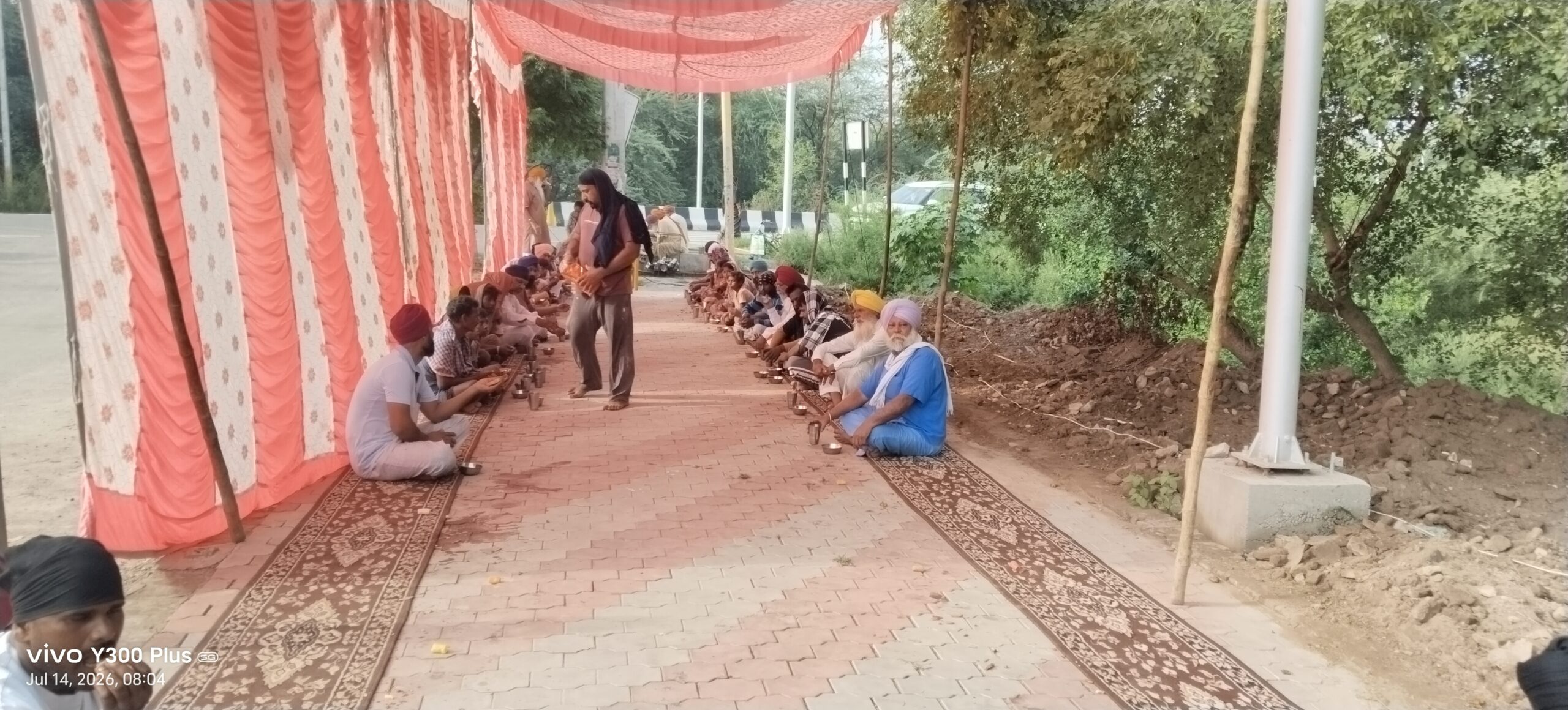 ਮੱਸਿਆ ਦੇ ਪਾਵਨ ਦਿਹਾੜੇ ਮੌਕੇ ਪਿੰਡ ਲੇਹੀ ਵਾਲਾ ਝੱਲ ਦੀ ਸੰਗਤ ਵੱਲੋਂ ਚਾਹ-ਪਕੌੜਿਆਂ ਦਾ ਲੰਗਰ