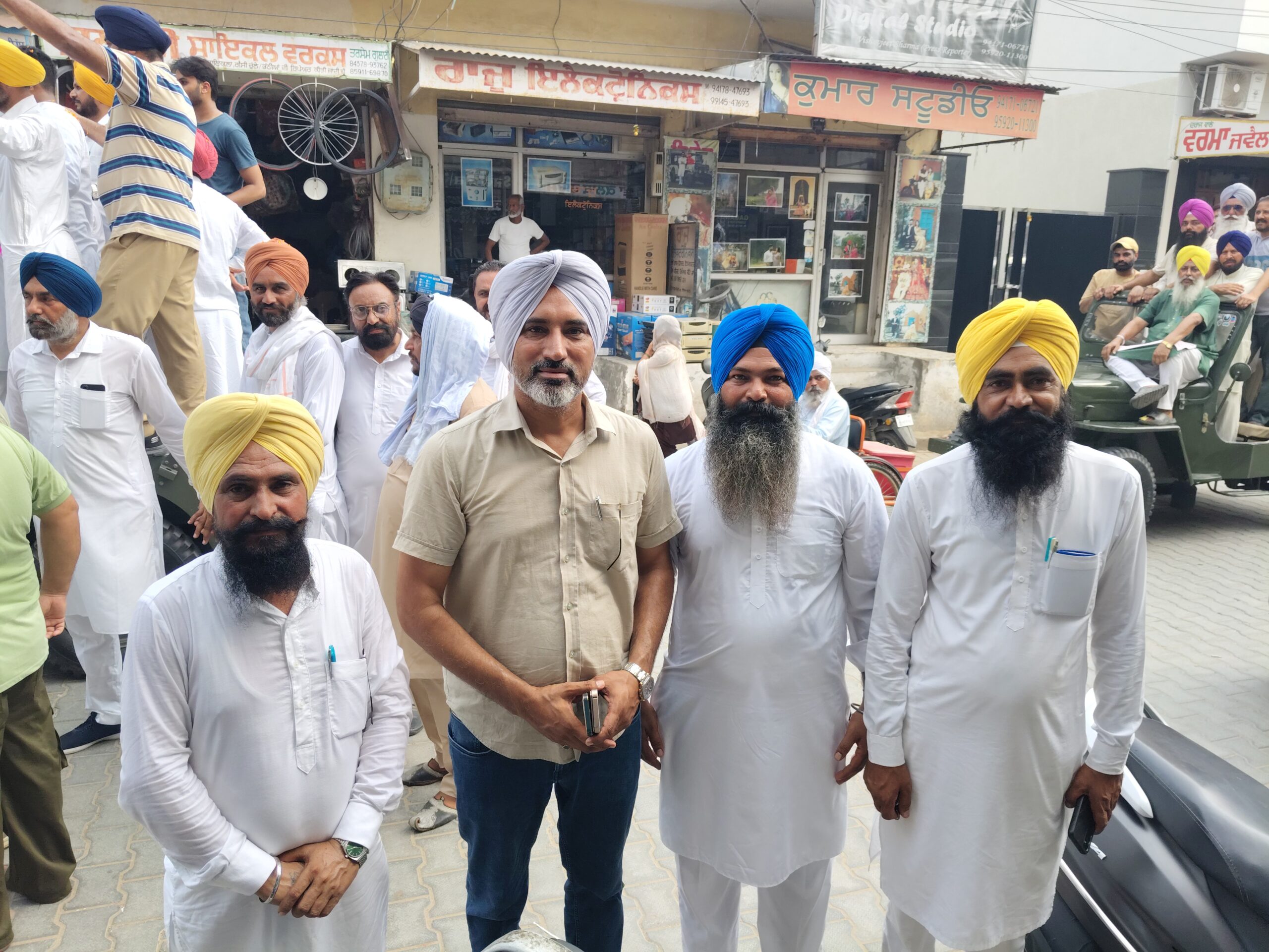 ਆਮ ਆਦਮੀ ਪਾਰਟੀ ਦੀ ਚੜਤ ਦੇਖ ਕੇ ਵਿਰੋਧੀਆਂ ਵਿੱਚ ਪੈਦਾ ਹੋਈ ਬੁਖਲਾਹਟ—-ਹਰਚਰਨ ਮਾਨ ਤੇ ਸਾਬਕਾ ਪ੍ਰਧਾਨ ਤੇਜਿੰਦਰ ਢਿੱਲਵਾਂ