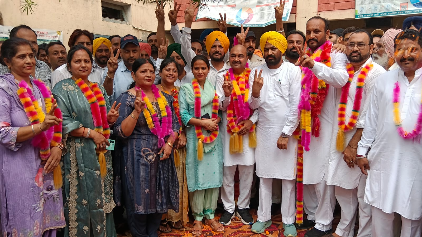ਨਗਰ ਕੌਂਸਲ ਤਪਾ ਦੇ ਬਲਜੀਤ ਬਾਸੀ ਪ੍ਰਧਾਨ ਅਤੇ ਮਨੀਸ਼ ਗਰਗ ਬਣੇ ਮੀਤ ਪ੍ਰਧਾਨ , ਹਲਕਾ ਵਿਧਾਇਕ ਲਾਭ ਸਿੰਘ ਉਗੋਕੇ ਨੇ ਕਰਾਇਆ ਮੂੰਹ ਮਿੱਠਾ