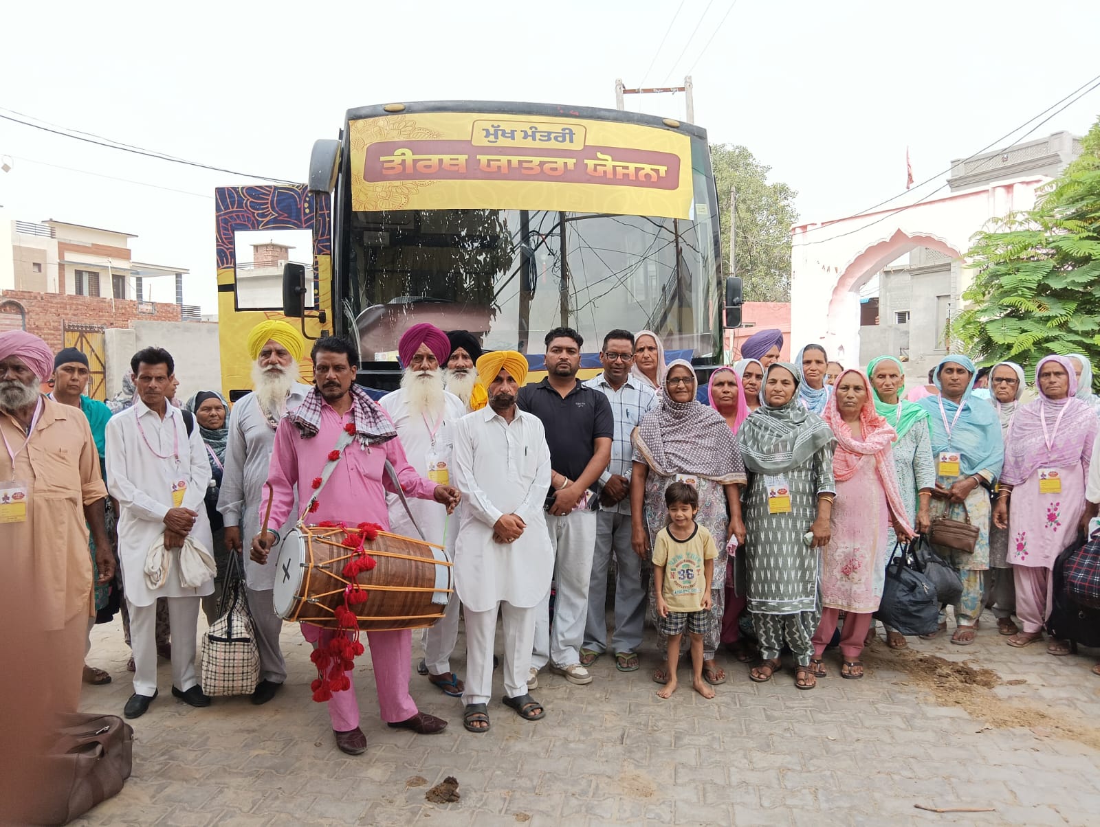 ਮੁੱਖ ਮੰਤਰੀ ਤੀਰਥ ਯਾਤਰਾ ਯੋਜਨਾ ਤਹਿਤ ਬਲਾਕ ਸਕੱਤਰ ਕਿਸ਼ੋਰ ਬਾਵਾ ਨੇ ਕੀਤੀ ਬੱਸ ਰਵਾਨਾ