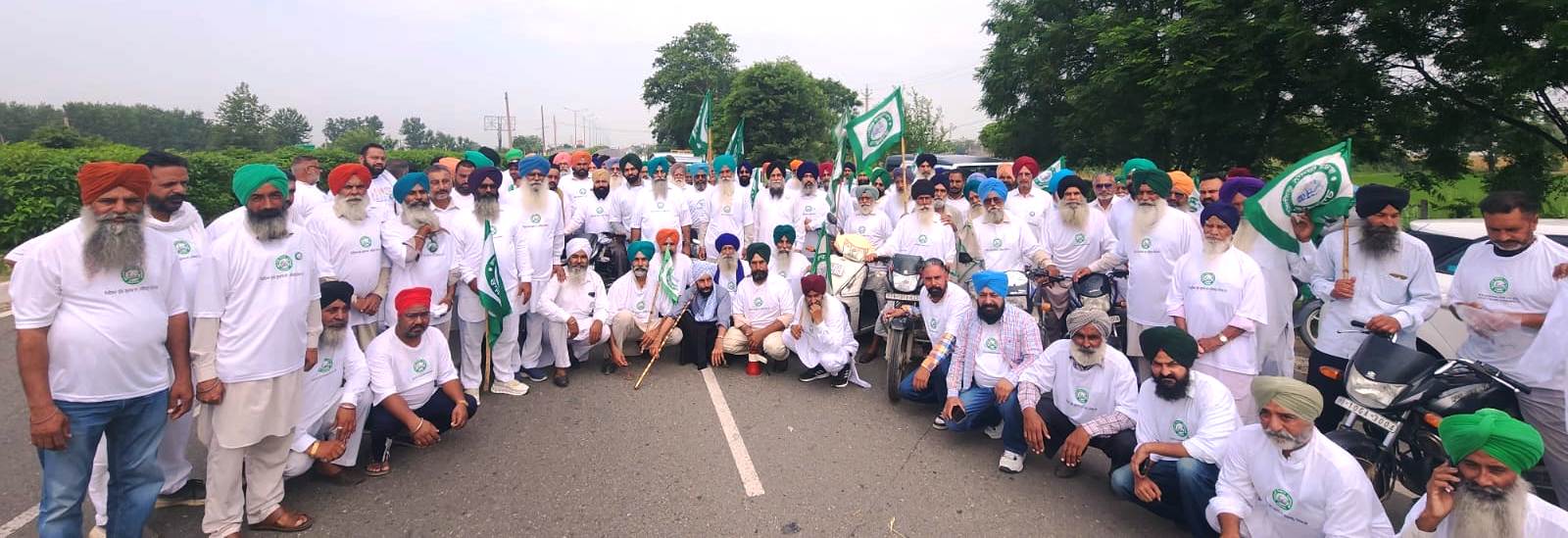 ਬੀ. ਕੇ. ਯੂ. (ਰਾਜੇਵਾਲ) ਦੇ ਵਰਕਰ ਵੱਡੀ ਗਿਣਤੀ ਵਿੱਚ ਚੰਡੀਗੜ੍ਹ ਮੋਟਰ ਸਾਈਕਲ ਰੈਲੀ ’ਚ ਭਾਗ ਲੈਣ ਲਈ ਰਵਾਨਾ