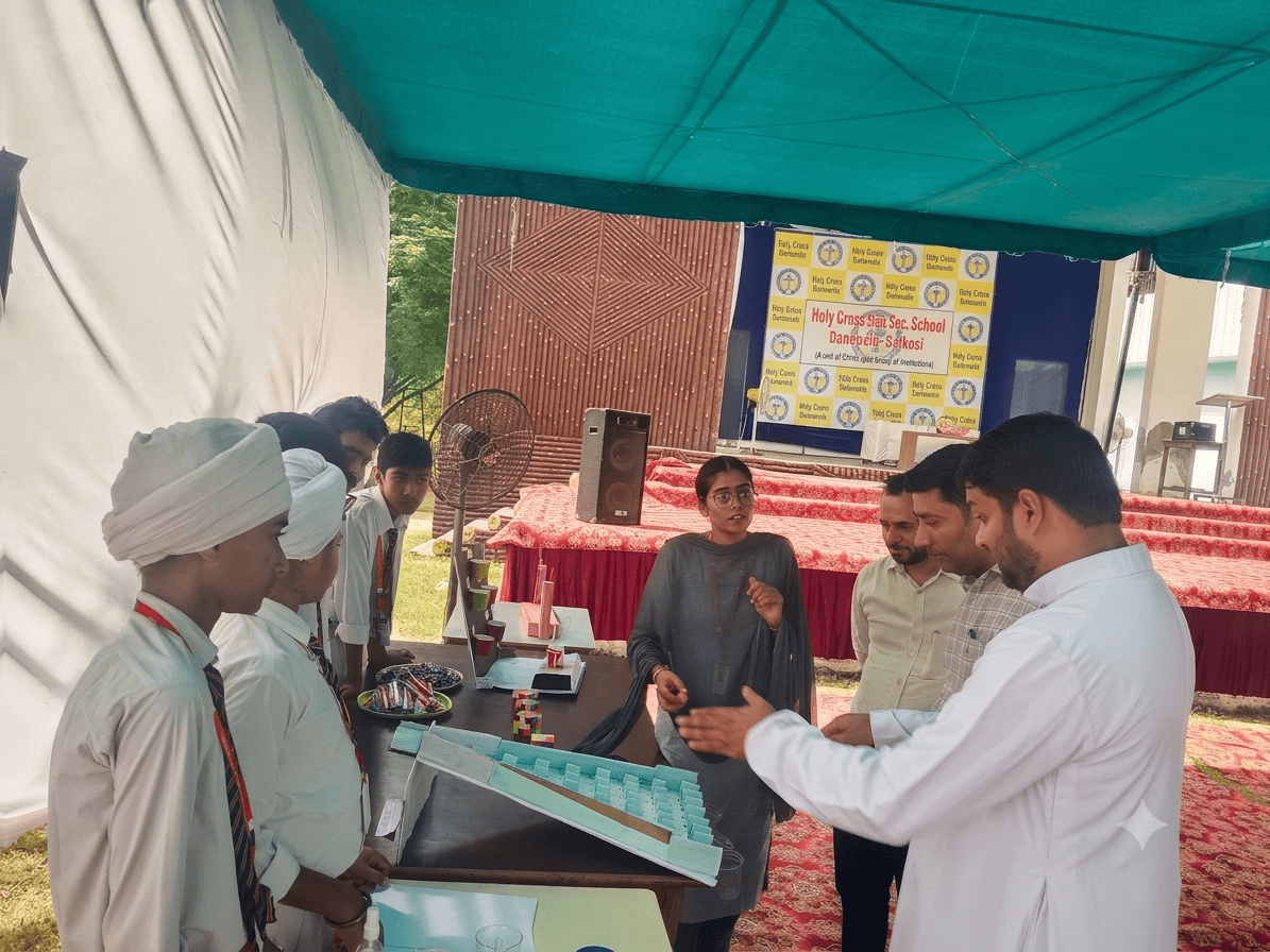 ਹੋਲੀ ਕਰਾਸ ਸਕੂਲ ਦਾਨੇਵਾਲਾ ਵਿਖੇ ‘ਐਕਸਪੋਗਿਆਮਾ 2026’ ਮੈਥ ਤੇ ਸਾਇੰਸ ਪ੍ਰਦਰਸ਼ਨੀ ਦਾ ਸ਼ਾਨਦਾਰ ਆਯੋਜਨ ਬਲਾਕ ਪ੍ਰਾਇਮਰੀ ਸਿੱਖਿਆਂ ਅਫ਼ਸਰ ਸਤੀਸ਼ ਮਿਗਲਾਨੀ ਨੇ ਮੁੱਖ ਮਹਿਮਾਨ ਵਜੋਂ ਕੀਤੀ ਸ਼ਿਰਕਤ, ਵਿਦਿਆਰਥੀਆਂ ਦੇ ਵਿਗਿਆਨਿਕ ਮਾਡਲਾਂ ਦੀ ਕੀਤੀ ਸ਼ਲਾਘਾ