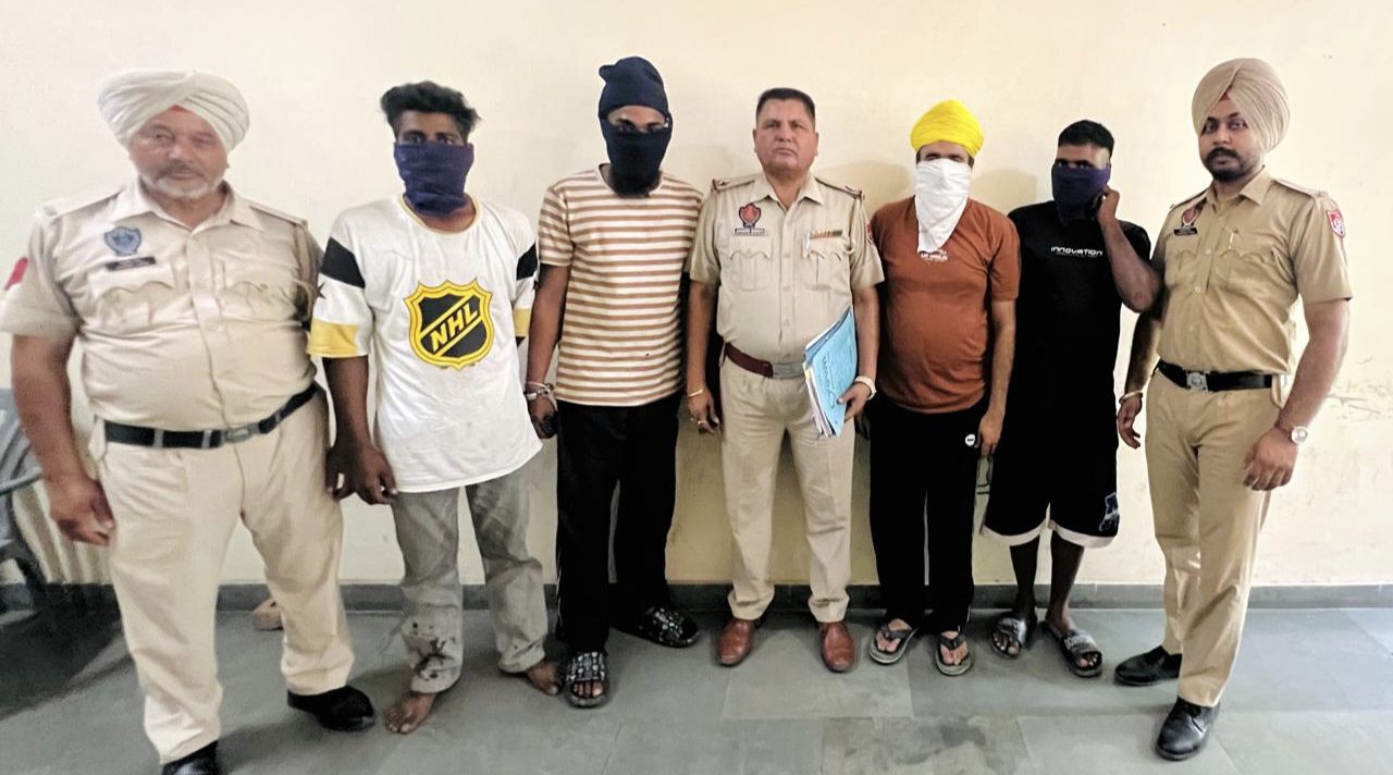 ਟਾਂਡਾ ਪੁਲਿਸ ਦੀ ਵੱਡੀ ਕਾਰਵਾਈ ਵੱਖ-ਵੱਖ ਮੁਕੱਦਮਿਆਂ ਵਿੱਚ ਲੋੜੀਂਦੇ 5 ਗ੍ਰਿਫ਼ਤਾਰ