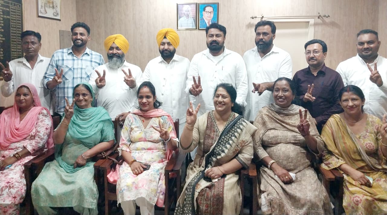 ਨਗਰ ਕੌਂਸਲ ਦੀ ਨਵੀਂ ਟੀਮ ਲੋਕਾਂ ਦੀਆਂ ਉਮੀਦਾਂ ‘ਤੇ ਖਰਾ ਉਤਰਦਿਆਂ ਵਿਕਾਸ ਕਾਰਜਾਂ ਨੂੰ ਹੋਰ ਗਤੀ ਦੇਵੇਗੀ- ਹਰਦੀਪ ਸਿੰਘ ਮੁੰਡੀਆਂ     ਸਾਰੇ ਚੁਣੇ ਅਹੁਦੇਦਾਰ ਅਤੇ ਕੌਂਸਲਰ ਸ਼ਹਿਰ ਦੀ ਤਰੱਕੀ ਲਈ ਮਿਲ ਕੇ ਕੰਮ ਕਰਨਗੇ-ਵਿਧਾਇਕ ਅਮੋਲਕ ਸਿੰਘ