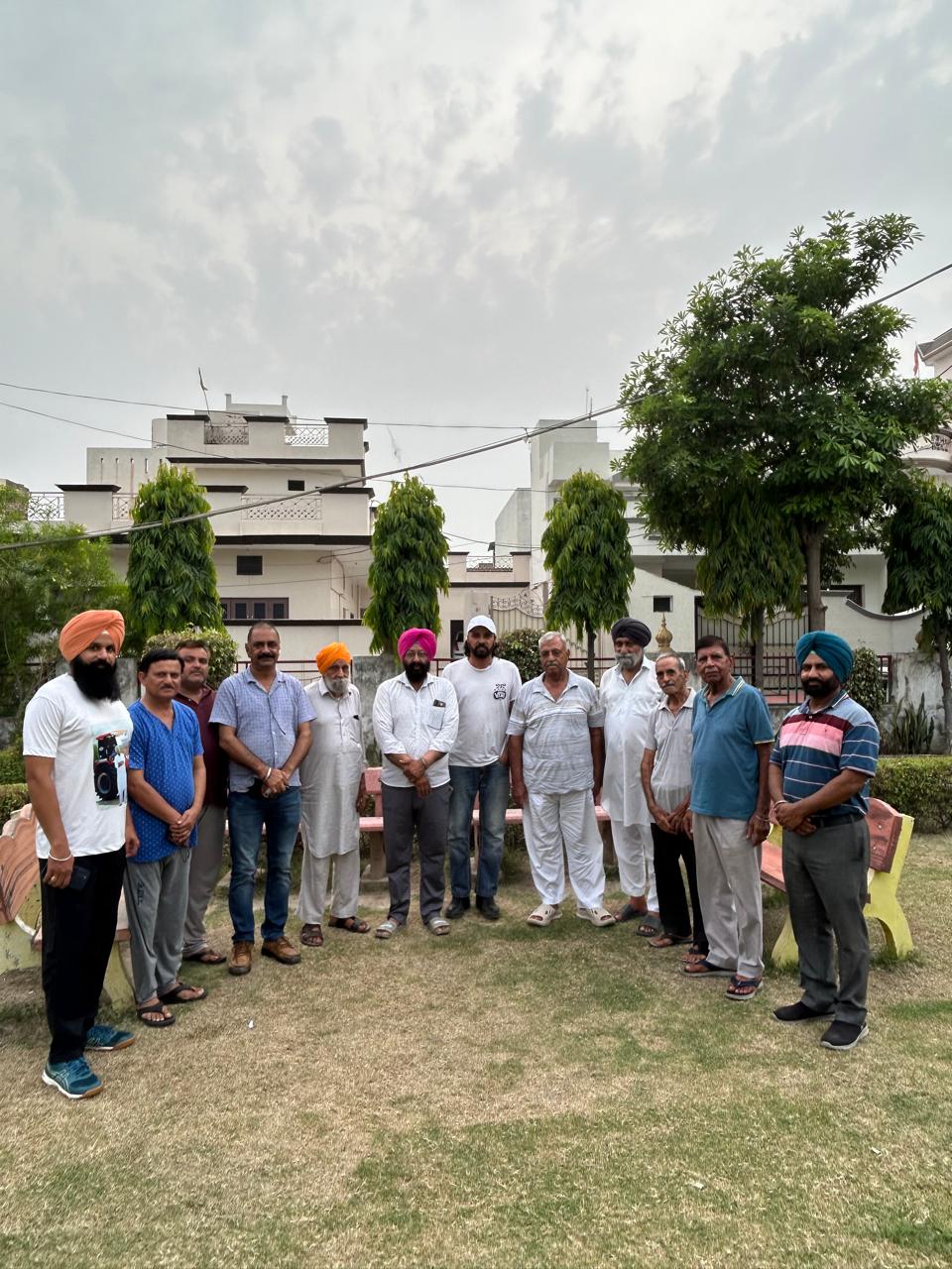 ਬਿਜਲੀ ਦੇ ਲੰਮੇ ਕੱਟਾਂ ਅਤੇ ਟੁੱਟੀ ਸੜਕ ਤੋਂ ਅੱਕੇ ਸ਼ਹੀਦ ਭਗਤ ਸਿੰਘ ਕਲੋਨੀ ਵਾਸੀਆਂ ਵੱਲੋਂ ਪ੍ਰਸ਼ਾਸਨ ਖ਼ਿਲਾਫ਼ ਰੋਸ: 2 ਦਿਨਾਂ ’ਚ ਮਸਲਾ ਹੱਲ ਨਾ ਹੋਣ ’ਤੇ ਮਖੂ ਗੇਟ ਵਿਖੇ ਧਰਨਾ ਦੇਣ ਦੀ ਤਾੜਨਾ।