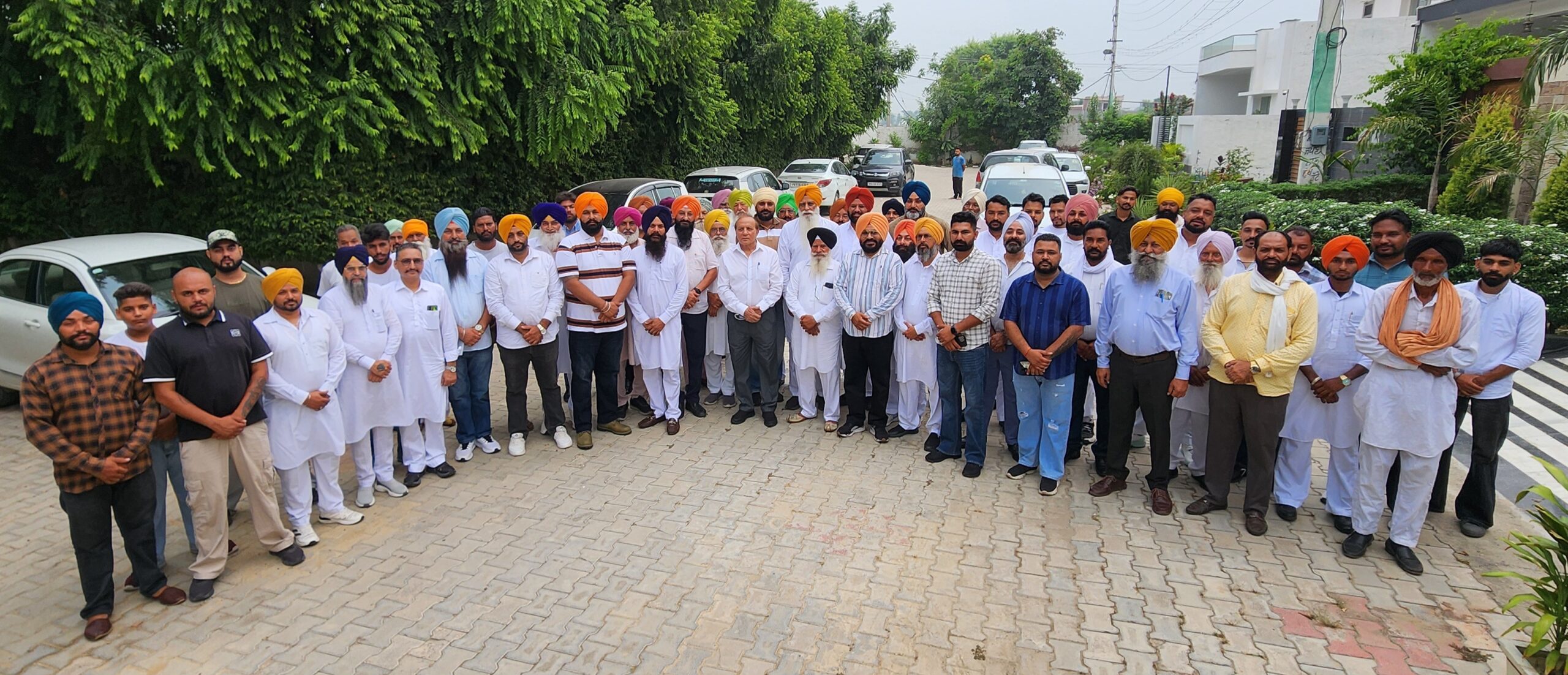 ਸੁਖਬੀਰ ਸਿੰਘ ਬਾਦਲ ਖ਼ਿਲਾਫ਼ ਸਿੱਟ ਦੀ ਕਾਰਵਾਈ ਸਿਆਸੀ ਬਦਲਾਖੋਰੀ ਦਾ ਹਿੱਸਾ : ਐੱਸ. ਆਰ. ਕਲੇਰ, ਗਰੇਵਾਲ ਜਗਰਾਉਂ ਤੋਂ ਵੱਡਾ ਕਾਫਲਾ ਚੰਡੀਗੜ੍ਹ ਰਵਾਨਾ, ਅਕਾਲੀ ਆਗੂਆਂ ਨੇ ਪਾਰਟੀ ਪ੍ਰਧਾਨ ਨਾਲ ਜਤਾਈ ਇੱਕਜੁੱਟਤਾ
