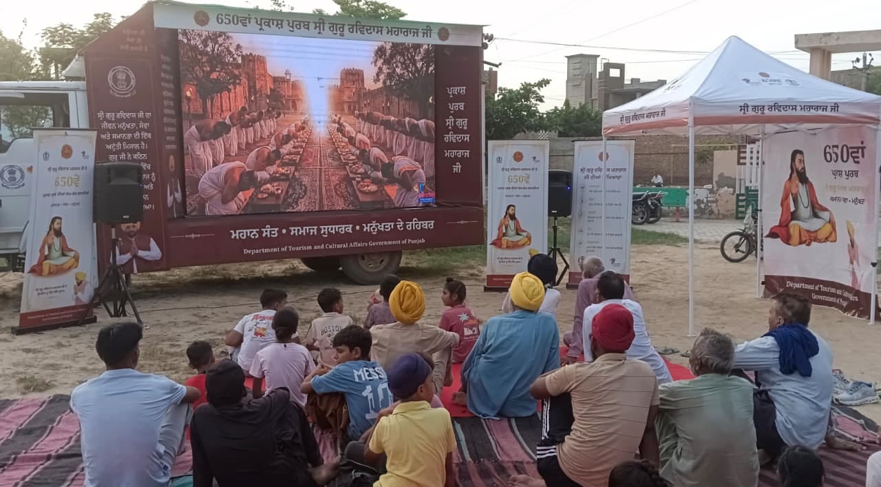 ਸ੍ਰੀ ਗੁਰੂ ਰਵਿਦਾਸ ਜੀ ਦੇ 650ਵੇਂ ਪ੍ਰਕਾਸ਼ ਪੁਰਬ ਸਮਾਗਮਾਂ ਤਹਿਤ ਸਿੱਖਿਆ ਪ੍ਰਸਾਰ ਵੈਨ ਚੋਟੀਆਂ ਤੇ ਕੋਟਭਾਈ ਵਿਖੇ ਪਹੁੰਚੀ