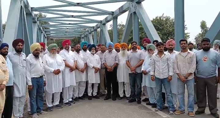 ਕਰਮਸਰ ਰਾੜਾ ਸਾਹਿਬ ਪੁਲ ਦੀ ਮਨਜ਼ੂਰੀ ਸੰਸਦ ਮੈਂਬਰ ਦੀ ਸਿਫ਼ਾਰਸ਼ ਨਾਲ ਮਿਲੀ, ਕ੍ਰੈਡਿਟ ਦੀ ਰਾਜਨੀਤੀ ਨਹੀਂ ਕਰਦੇ: ਡਾ. ਅਮਰ ਸਿੰਘ ਡਾ. ਅਮਰ ਸਿੰਘ ਦੇ ਯਤਨਾਂ ਨਾਲ ਹੀ ਪੁਲ ਅਤੇ ਕਈ ਅਹਿਮ ਸੜਕਾਂ ਮਨਜ਼ੂਰ ਹੋਈਆਂ: ਲਖਵੀਰ ਸਿੰਘ ਲੱਖਾ