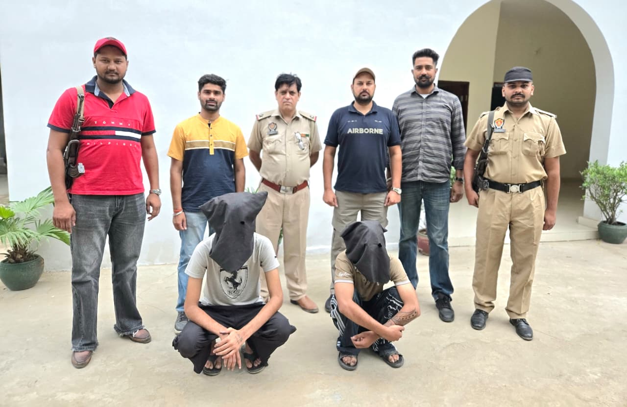 ਘਰ ਵਿੱਚ ਦਾਖਲ ਹੋ ਕੇ ਪਰਿਵਾਰ ਨਾਲ ਕੁੱਟਮਾਰ ਕਰਨ ਵਾਲੇ 2 ਮੁਲਜ਼ਮ ਗ੍ਰਿਫ਼ਤਾਰ 150 ਕਿਲੋਮੀਟਰ ਦੀ ਸੀਸੀਟੀਵੀ ਫੁਟੇਜ ਤੇ ਟਾਵਰ ਡੰਪ ਦੀ ਮਦਦ ਨਾਲ ਖੰਨਾ ਪੁਲਿਸ ਨੇ ਸੁਲਝਾਇਆ ਮਾਮਲਾ