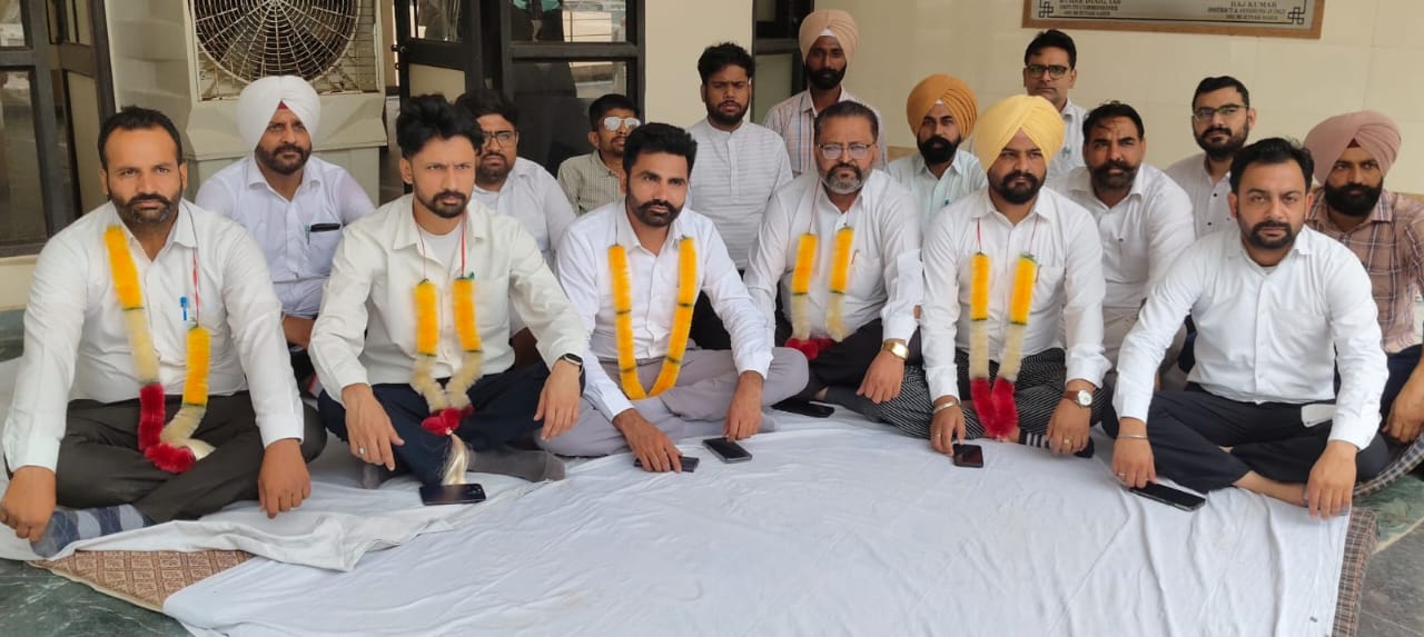 ਬਾਰ ਐਸੋਸੀਏਸ਼ਨ ਗਿੱਦੜਬਾਹਾ ਦੀ ਹੜਤਾਲ 16ਵੇਂ ਦਿਨ ‘ਚ ਹੋਈ ਦਾਖ਼ਲ    ਤੀਜੇ ਦਿਨ ਵੀ 5 ਵਕੀਲ ਬੈਠੇ ਭੁੱਖ ਹੜਤਾਲ ਤੇ