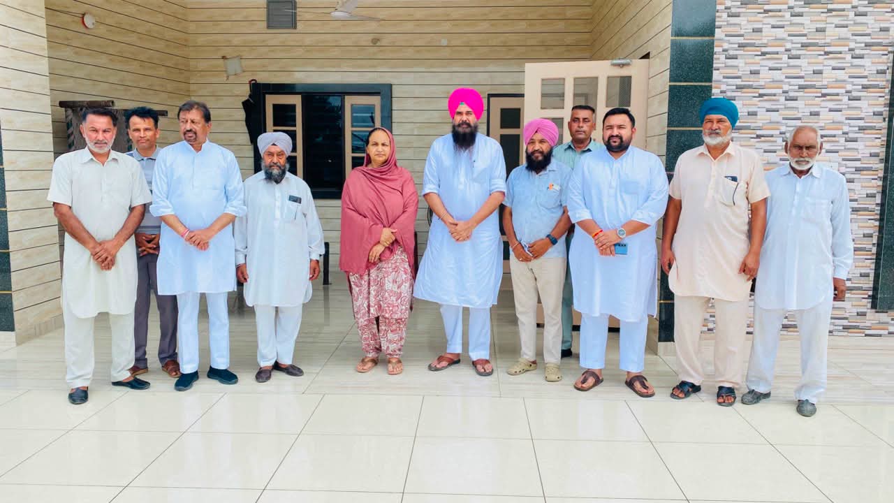 ਲਾਲ ਸਿੰਘ ਸੈਕਟਰੀ ਦੇ ਗ੍ਰਹਿ ਵਿਖੇ ਪਹੁੰਚੇ ਐਮ.ਪੀ. ਮਾਲਵਿੰਦਰ ਸਿੰਘ ਕੰਗ ਅਤੇ ਵਿਧਾਇਕ ਸੰਤੋਸ਼ ਕਟਾਰੀਆ; ਧਰਮਪਤਨੀ ਦੇ ਦੇਹਾਂਤ ‘ਤੇ ਜਤਾਇਆ ਡੂੰਘਾ ਦੁੱਖ