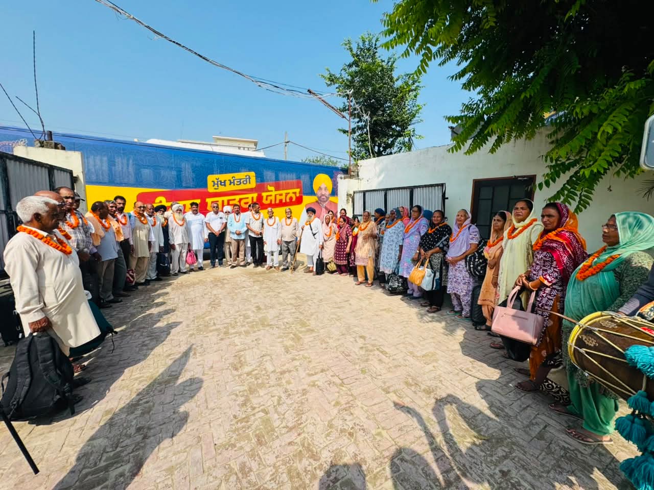 ਸਾਬਕਾ ਚੇਅਰਮੈਨ ਸਤਨਾਮ ਜਲਾਲਪੁਰ ਵੱਲੋਂ ਕਾਠਗੜ੍ਹ ਤੋਂ ਤੀਰਥ ਯਾਤਰੀਆਂ ਦਾ ਜਥਾ ਢੋਲ-ਧਮੱਕੇ ਨਾਲ ਰਵਾਨਾ; ਦਿੱਤੀਆਂ ਸ਼ੁਭਕਾਮਨਾਵਾਂ