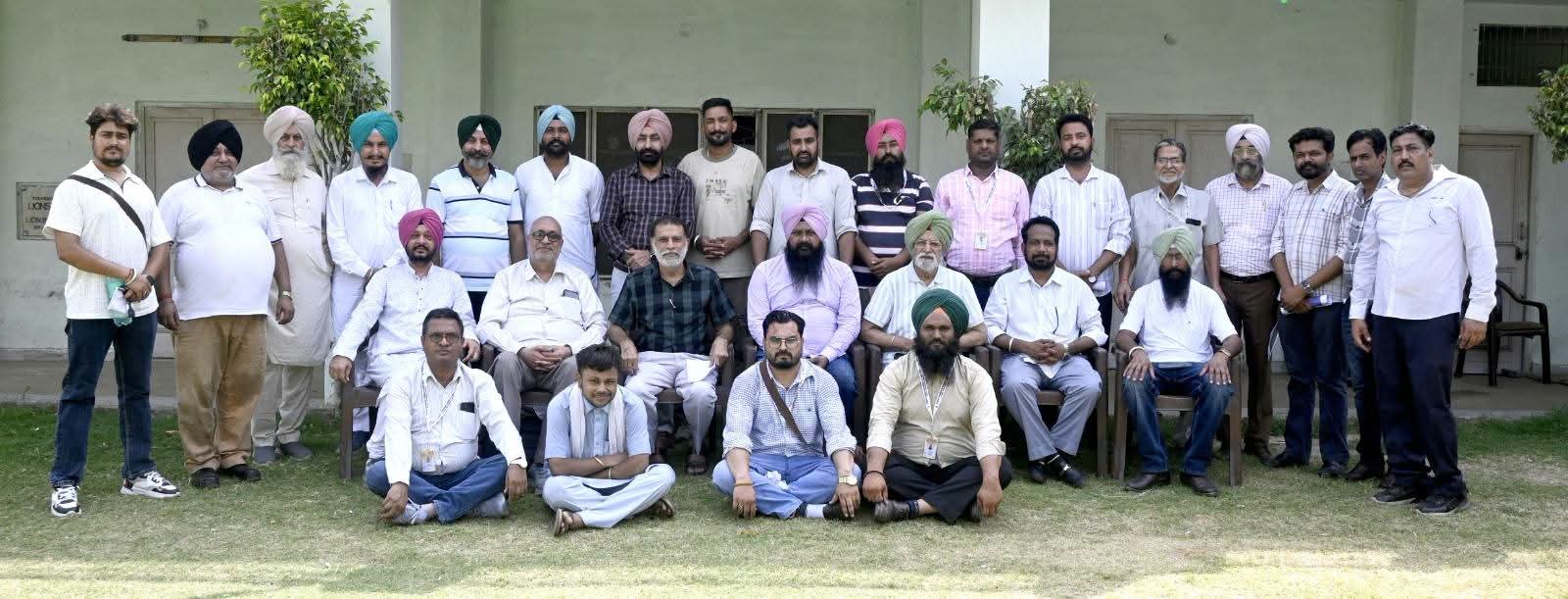 ਪੱਤਰਕਾਰ ਏਕਤਾ ਫਰੰਟ ਰਾਮਪੁਰਾ ਫੂਲ ਵਲੋਂ ਪੱਤਰਕਾਰਾਂ ਲਈ ਵਿਸ਼ੇਸ਼ ਵਰਕਸ਼ਾਪ    ਬੁਲਾਰਿਆਂ ਨੇ ਨਿਰਪੱਖ ਪੱਤਰਕਾਰੀ ‘ਤੇ ਦਿੱਤਾ ਜ਼ੋਰ
