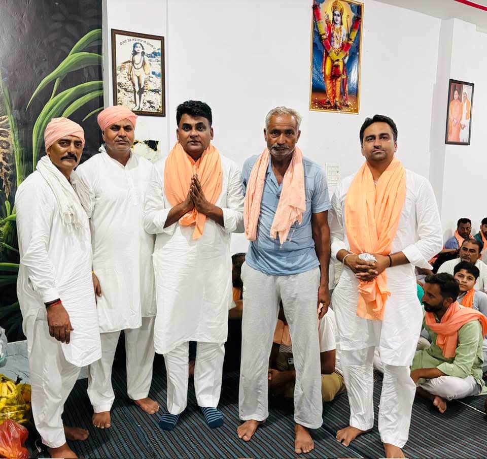 ਭਾਜਪਾ ਆਗੂ ਸੰਦੀਪ ਭਾਟੀਆ ਨੇ ਨੀਲੇਵਾੜਾ ਦੇ ਸ਼੍ਰੀ ਅਮਰ ਧਾਮ ਵਿਖੇ ਟੇਕਿਆ ਮੱਥਾ; ਭਗਤ ਬਿੱਟੂ ਜੀ ਤੋਂ ਲਿਆ ਆਸ਼ੀਰਵਾਦ