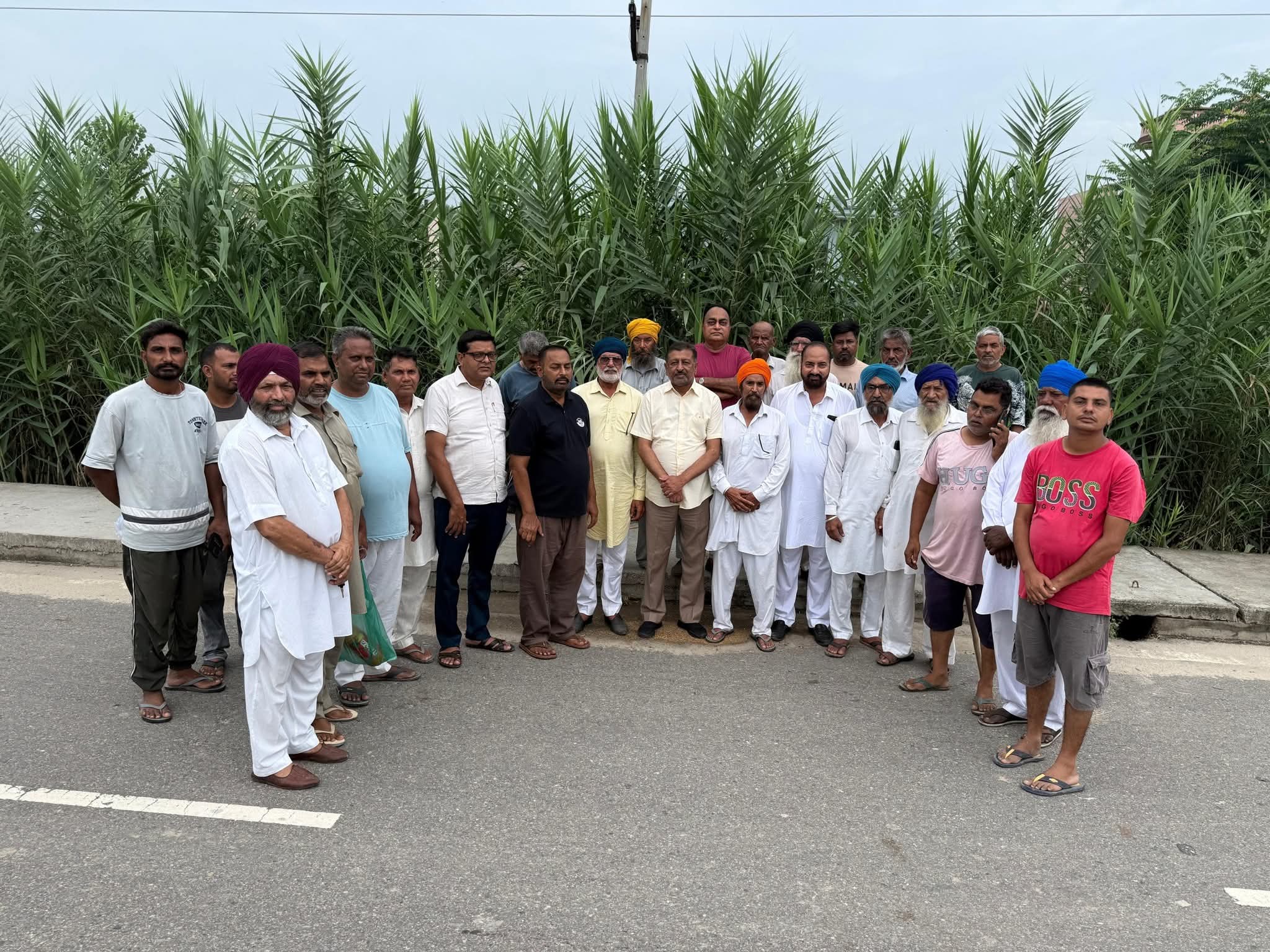 ਸੀਨੀਅਰ ਆਪ ਆਗੂ ਅਸ਼ੋਕ ਕਟਾਰੀਆ ਨੇ ਪਿੰਡ ਸੁੱਧਾਮਾਜਰਾ ਵਿਖੇ ਪਹੁੰਚ ਕੇ ਪਿੰਡ ਵਾਸੀਆਂ ਦੀਆਂ ਮੁਸ਼ਕਲਾਂ ਸੁਣਿਆਂ  ਉਨ੍ਹਾਂ ਕਿਹਾ ਜਿਹੜਾ ਪਿੰਡ ਵਿਕਾਸ ਦਾ ਕੰਮ ਰਹਿੰਦਾ ਹੈ ਉਹ ਜਲਦ ਹੀ ਪੂਰਾ ਕੀਤਾ ਜਾਵੇ 