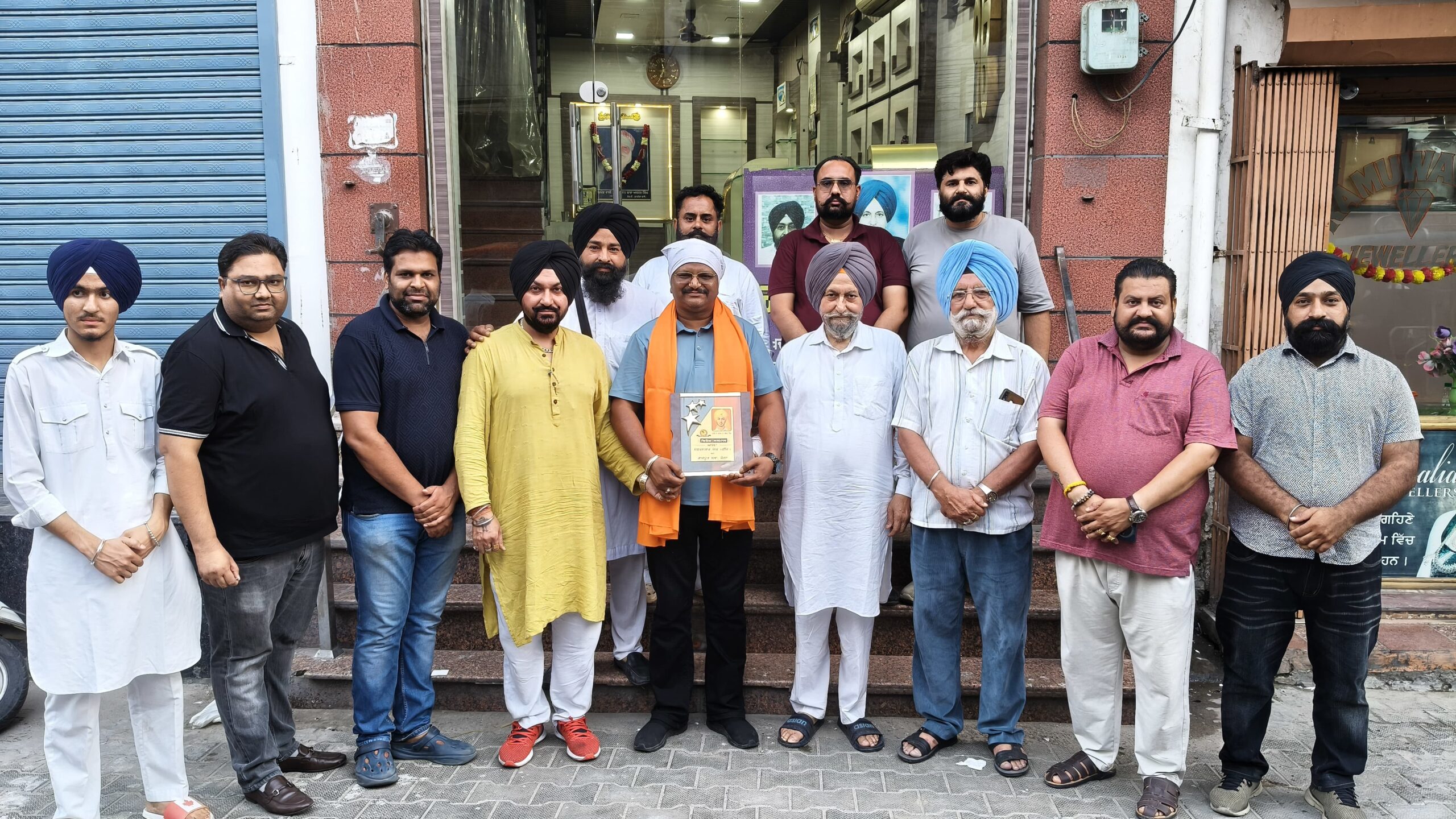 ਪੰਜਾਬ ਪ੍ਰਦੇਸ਼ ਵਪਾਰ ਮੰਡਲ ਅਤੇ ਸਵਰਨਕਾਰ ਸੰਘ ਵਲੋਂ ਪ੍ਰਧਾਨ ਪਵਨ ਗੋਇਲ ਅਤੇ ਉਨ੍ਹਾਂ ਦੀ ਟੀਮ ਦਾ ਕੀਤਾ ਵਿਸ਼ੇਸ਼ ਸਨਮਾਨ —
