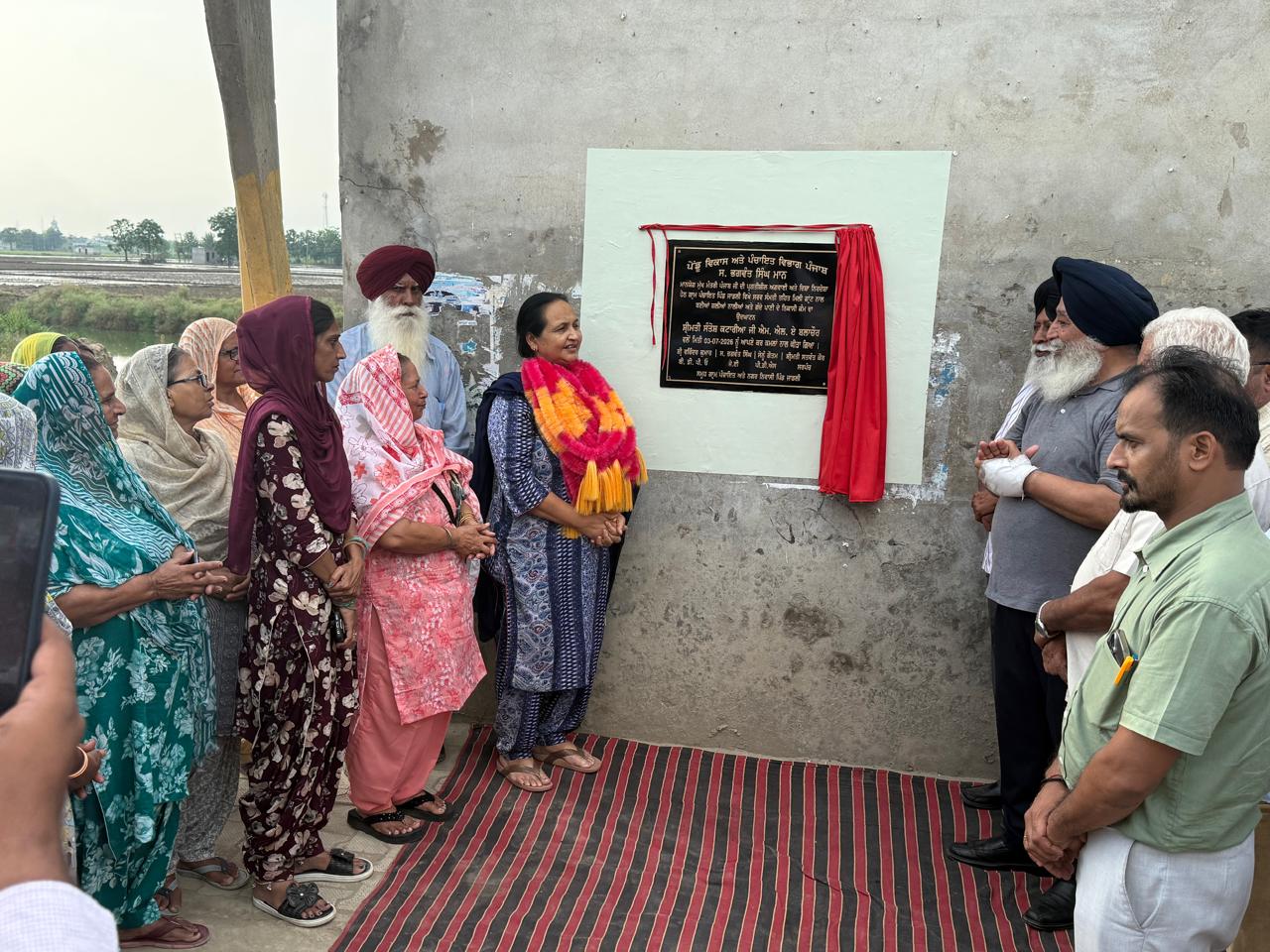 *ਪਿੰਡ ਜਾਡਲੀ ਵਿਖੇ ਵਿਕਾਸ ਦੀ ਨਵੀਂ ਸ਼ੁਰੂਆਤ* *ਵਿਧਾਇਕਾ ਸੰਤੋਸ਼ ਕਟਾਰੀਆ ਨੇ ਕੀਤਾ ਗਲੀਆ ਨਾਲੀਆ ਦਾ ਉਦਘਾਟਨ!*