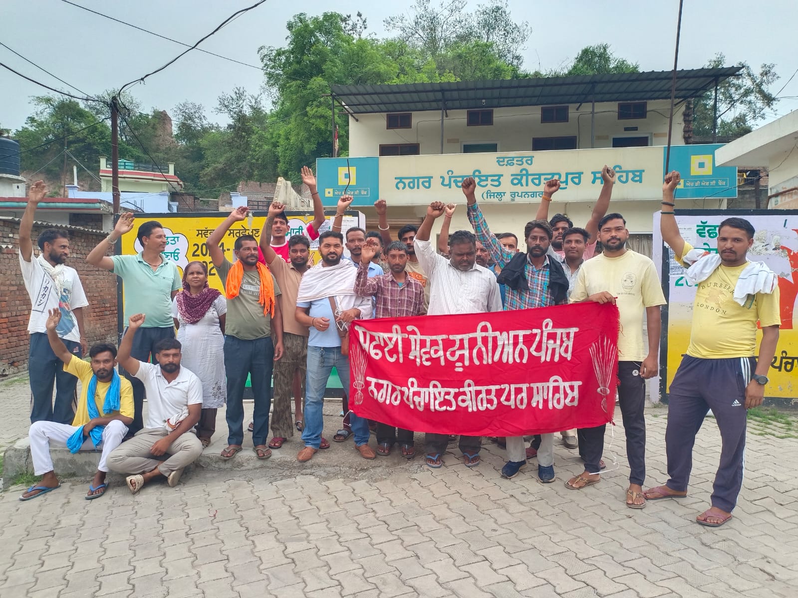 ਸਫਾਈ ਕਰਮਚਾਰੀਆਂ ਵੱਲੋਂ ਅਣਮਿਥੇ ਸਮੇਂ ਦੀ ਹੜਤਾਲ ਸ਼ੁਰੂ, ਮੰਗਾਂ ਨੂੰ ਲੈ ਕੇ ਸਰਕਾਰ ਖ਼ਿਲਾਫ਼ ਰੋਸ ਪ੍ਰਦਰਸ਼ਨ