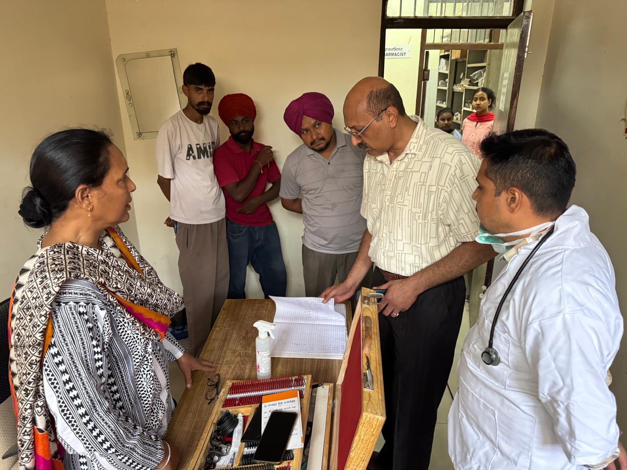 ਨਵ ਨਿਯੁਕਤ ਸਿਵਲ ਸਰਜਨ ਨੇ ਹਸਪਤਾਲਾ ‘ਚ ਅਚਨਚੇਤ ਛਾਪਾ ਸਿਹਤ ਸੇਵਾਵਾਂ ਦੀ ਹਕੀਕਤ ਪਰਖੀ   ਲਾਪਰਵਾਹੀ ਕਰਨ ਵਾਲਿਆਂ ਖ਼ਿਲਾਫ਼ ਹੋਵੇਗੀ ਸਖ਼ਤ ਕਾਰਵਾਈ, ਮਰੀਜ਼ਾਂ ਨੂੰ ਨਾ ਹੋਵੇ ਕੋਈ ਖੱਜਲ-ਖੁਆਰੀ: ਡਾ. ਸੰਦੀਪ ਧਵਨ