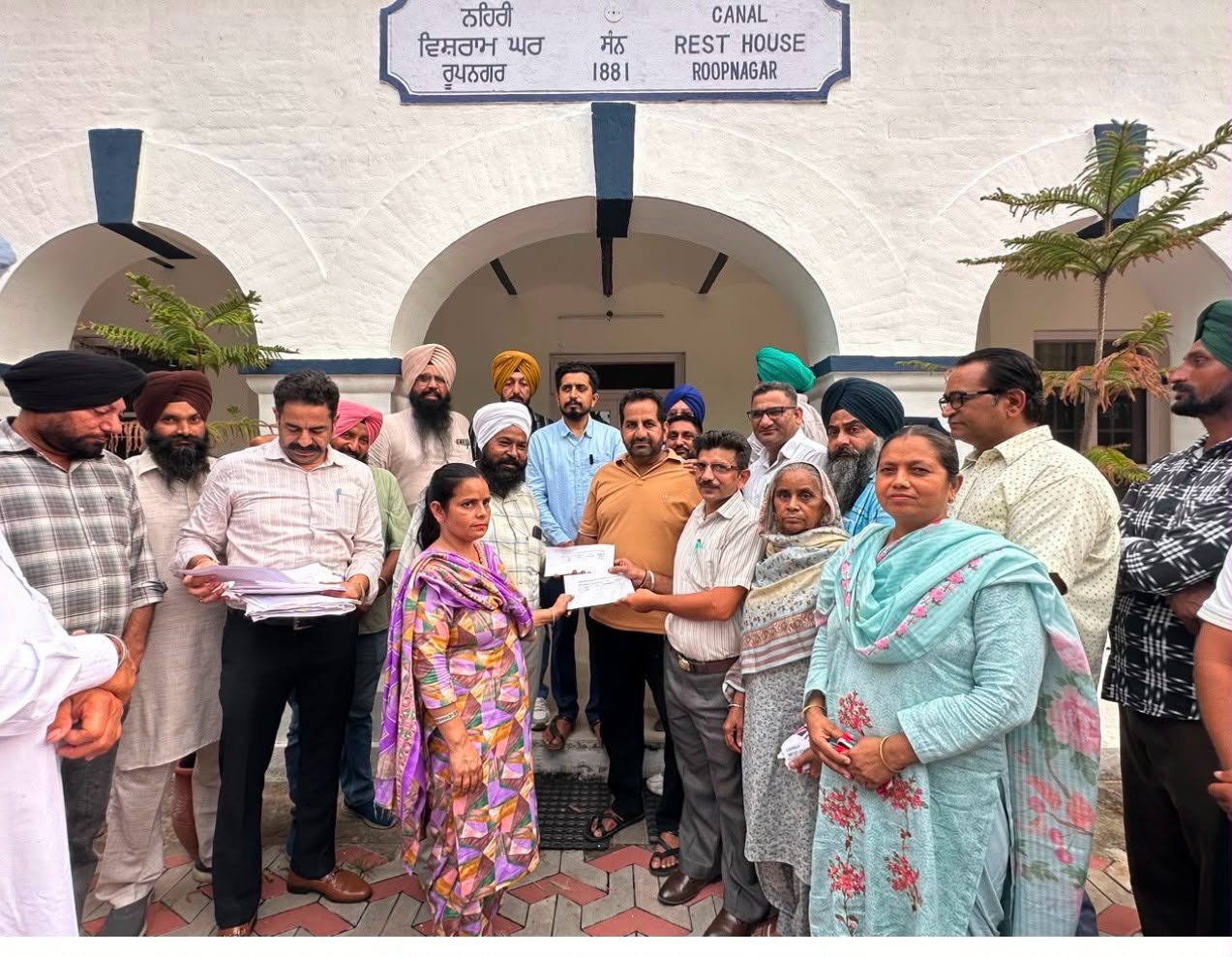 ਵਿਧਾਇਕ ਐਡਵੋਕੇਟ ਦਿਨੇਸ਼ ਚੱਢਾ ਨੇ ਬੇਗਮਪੁਰਾ ਧਰਮਸ਼ਾਲਾ ਲਈ ਦਿੱਤੀ 5 ਲੱਖ ਰੁਪਏ ਦੀ ਗ੍ਰਾਂਟ    ਵਿਕਾਸ ਕਾਰਜਾਂ ਲਈ ਹਰ ਸੰਭਵ ਸਹਿਯੋਗ ਦਾ ਦਿੱਤਾ ਭਰੋਸਾ