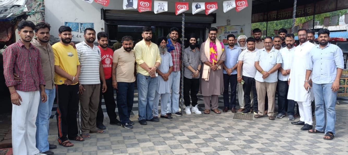 ਨਿੱਕੀ ਉਮਰੇ ਵੱਡੀਆਂ ਮੱਲਾਂ ਐਡਵੋਕੇਟ ਸੰਜੀਵ ਚੋਧਰੀ ਚੇਚੀ ਦੇ ਜ਼ਿਲ੍ਹਾ ਪ੍ਰਧਾਨ ਬਣਨ ‘ਤੇ ਕਾਠਗੜ੍ਹ ਮੋੜ ਵਿਖੇ ਪਾਰਟੀਬਾਜ਼ੀ ਤੋਂ ਉੱਪਰ ਉੱਠ ਕੇ ਹੋਇਆ ਭਰਵਾਂ ਸਵਾਗਤ – ਨਿੱਕੀ ਉਮਰ ਵਿੱਚ ਵੱਡੀਆਂ ਮੱਲਾਂ ਮਾਰ ਕੇ ਬਣੇ ਲੋਕਾਂ ਦੀ ਪਸੰਦ