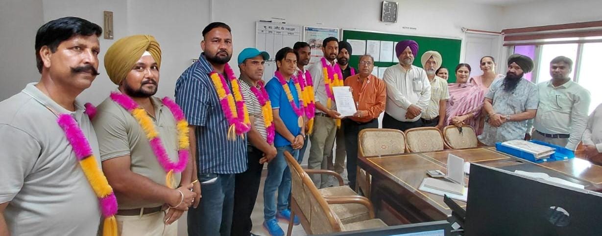ਆਰ ਸੀ ਐਫ ਵਰਕਰਜ਼ ਕਲੱਬ ਚੋਣ ਵਿੱਚ ‘ਆਰਸੀਐਫ ਇੰਪਲਾਈਜ਼ ਯੂਨੀਅਨ’ ਦੀ ਹੋਈ ਜਿੱਤ      ਕਰਮਚਾਰੀਆਂ ਨੇ 25 ਸਾਲਾਂ ਦੇ ਕੰਮ ਅਤੇ ਸੱਚਾਈ ‘ਤੇ ਲਗਾਈ ਮੋਹਰ –  ਭਰਤ ਰਾਜ