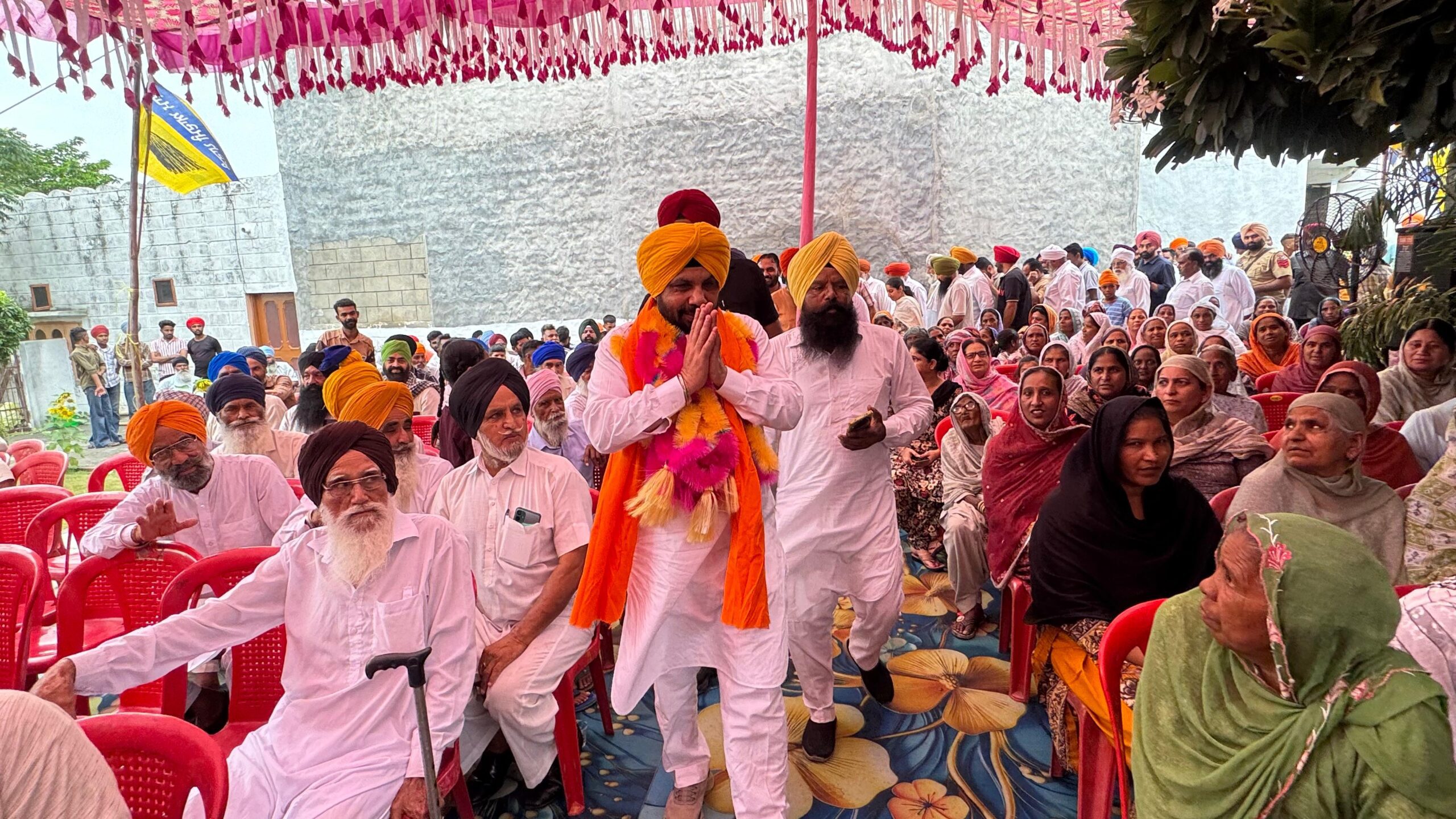ਲੋਕ ਨਿਰਮਾਣ ਮੰਤਰੀ ਹਰਭਜਨ ਸਿੰਘ ਈ.ਟੀ.ਓ. ਨੇ ਜੰਡਿਆਲਾ ਗੁਰੂ ਹਲਕੇ ਦੇ ਵੱਖ-ਵੱਖ ਪਿੰਡਾਂ ਵਿੱਚ ਲੋਕ ਮਿਲਣੀ ਪ੍ਰੋਗਰਾਮ ਤਹਿਤ ਲੋਕਾਂ ਦੀਆਂ ਸਮੱਸਿਆਵਾਂ ਸੁਣੀਆਂ ਕਿਹਾ, ਲੋਕ ਮਿਲਣੀ ਪ੍ਰੋਗਰਾਮ ਲੋਕਾਂ ਨਾਲ ਸਿੱਧਾ ਸੰਵਾਦ ਸਥਾਪਤ ਕਰਨ ਦਾ ਪ੍ਰਭਾਵਸ਼ਾਲੀ ਮਾਧਿਅਮ ਸੂਬਾ ਸਰਕਾਰ ਦੀਆਂ ਲੋਕ ਭਲਾਈ ਸਕੀਮਾਂ ਤੋਂ ਲੋਕ ਪੂਰੀ ਤਰ੍ਹਾਂ ਸੰਤੁਸ਼ਟ : ਹਰਭਜਨ ਸਿੰਘ ਈ.ਟੀ.ਓ.