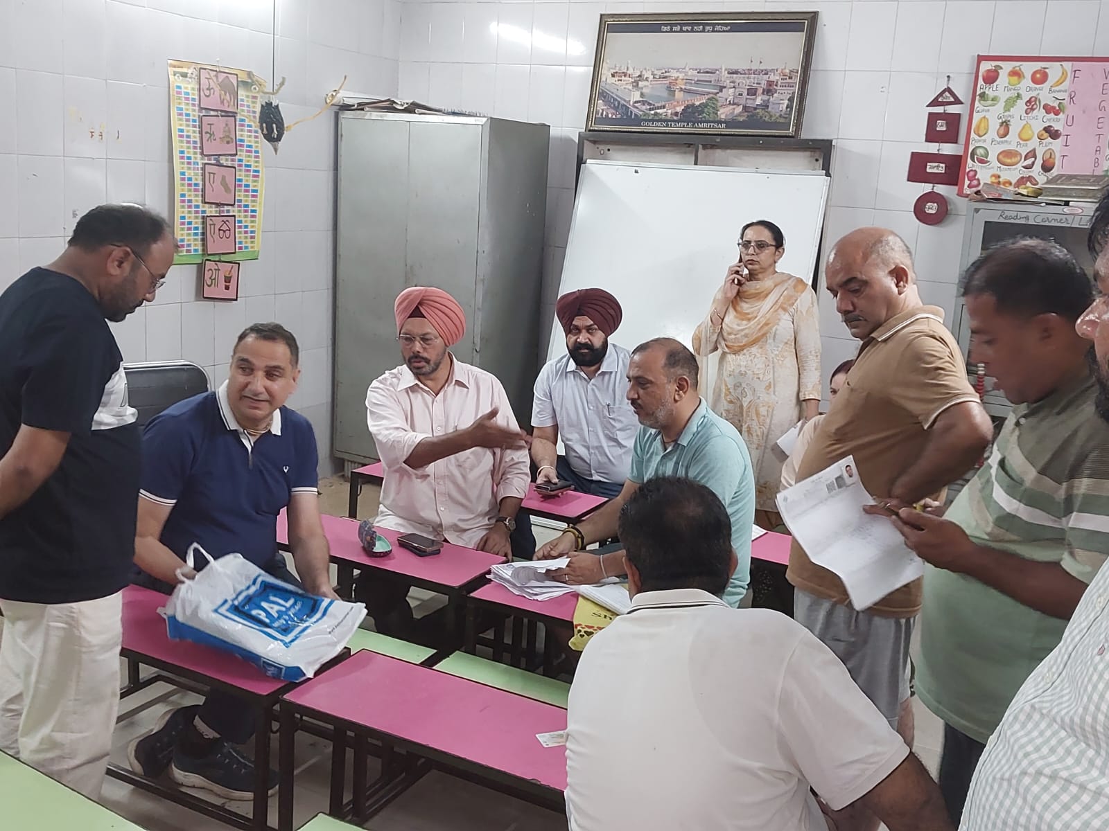 ਸਪੈਸ਼ਲ ਇੰਟੈਂਸਿਵ ਰੀਵਿਜ਼ਨ (ਐਸ.ਆਈ.ਆਰ.) ਤਹਿਤ 13 ਅਤੇ 14 ਜੁਲਾਈ ਨੂੰ ਅੰਮ੍ਰਿਤਸਰ ਜ਼ਿਲ੍ਹੇ ਦੇ ਸਾਰੇ ਪੋਲਿੰਗ ਬੂਥਾਂ ‘ਤੇ ਲੱਗਣਗੇ ਵਿਸ਼ੇਸ਼ ਕੈਂਪ ਜ਼ਿਲ੍ਹਾ ਚੋਣ ਅਫ਼ਸਰ ਨੇ ਯੋਗ ਵੋਟਰਾਂ ਨੂੰ ਵੱਧ ਤੋਂ ਵੱਧ ਗਿਣਤੀ ਵਿੱਚ ਕੈਂਪਾਂ ਵਿੱਚ ਪਹੁੰਚ ਕੇ ਗਣਨਾ ਫਾਰਮ ਭਰਨ ਅਤੇ ਜਮ੍ਹਾਂ ਕਰਵਾਉਣ ਦੀ ਕੀਤੀ ਅਪੀਲ ਸਮੇਂ ਸਿਰ ਗਣਨਾ ਫਾਰਮ ਜਮ੍ਹਾਂ ਕਰਵਾਉਣਾ ਯੋਗ ਵੋਟਰਾਂ ਲਈ ਲਾਜ਼ਮੀ