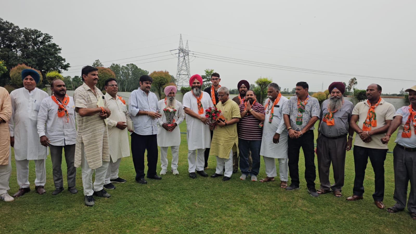 ਕਪੂਰਥਲਾ ਵਿੱਚ ਭਾਜਪਾ ਦੀ ਮਹੱਤਵਪੂਰਨ ਮੀਟਿੰਗ,ਸੰਗਠਨ ਮੰਤਰੀ ਨੇ ਕੀਤੀ ਸ਼ਿਰਕਤ ਆਉਣ ਵਾਲੀਆਂ ਚੋਣਾਂ ਦੇ ਮੱਦੇਨਜ਼ਰ ਵਰਕਰਾਂ ਨੂੰ ਬੂਥ ਪੱਧਰ ਤੇ ਸੰਗਠਨ ਨੂੰ ਮਜ਼ਬੂਤ ਕਰਨਾ ਚਾਹੀਦਾ ਹੈ-ਸ਼੍ਰੀ ਨਿਵਾਸੁਲੂ ਪ੍ਰਧਾਨ ਮੰਤਰੀ ਨਰਿੰਦਰ ਮੋਦੀ ਦੀ ਅਗਵਾਈ ਹੇਠ, ਵਰਕਰਾਂ ਨੂੰ ਸੇਵਾ,ਸੁਸ਼ਾਸਨ ਅਤੇ ਵਿਕਾਸ ਦਾ ਪ੍ਰਣ ਹਰ ਘਰ ਤੱਕ ਲੈ ਕੇ ਜਾਣਾ ਚਾਹੀਦਾ ਹੈ-ਖੋਜੇਵਾਲ