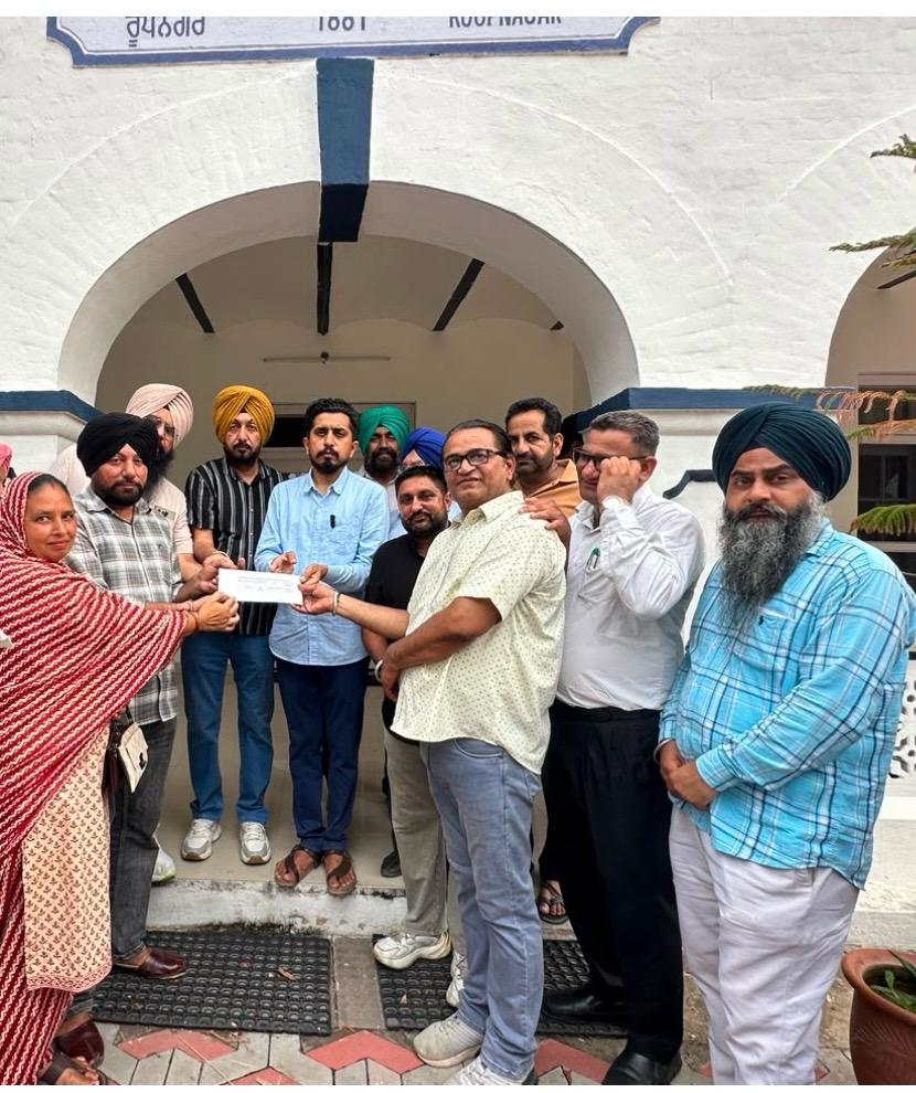 ਵਿਧਾਇਕ ਦਿਨੇਸ਼ ਚੱਢਾ ਵੱਲੋਂ ਬਿੱਕੋ ਪੰਚਾਇਤ ਨੂੰ ਵਿਕਾਸ ਕਾਰਜਾਂ ਲਈ ਭੇਟ ਕੀਤਾ 3 ਲੱਖ ਰੁਪਏ ਦਾ ਚੈੱਕ