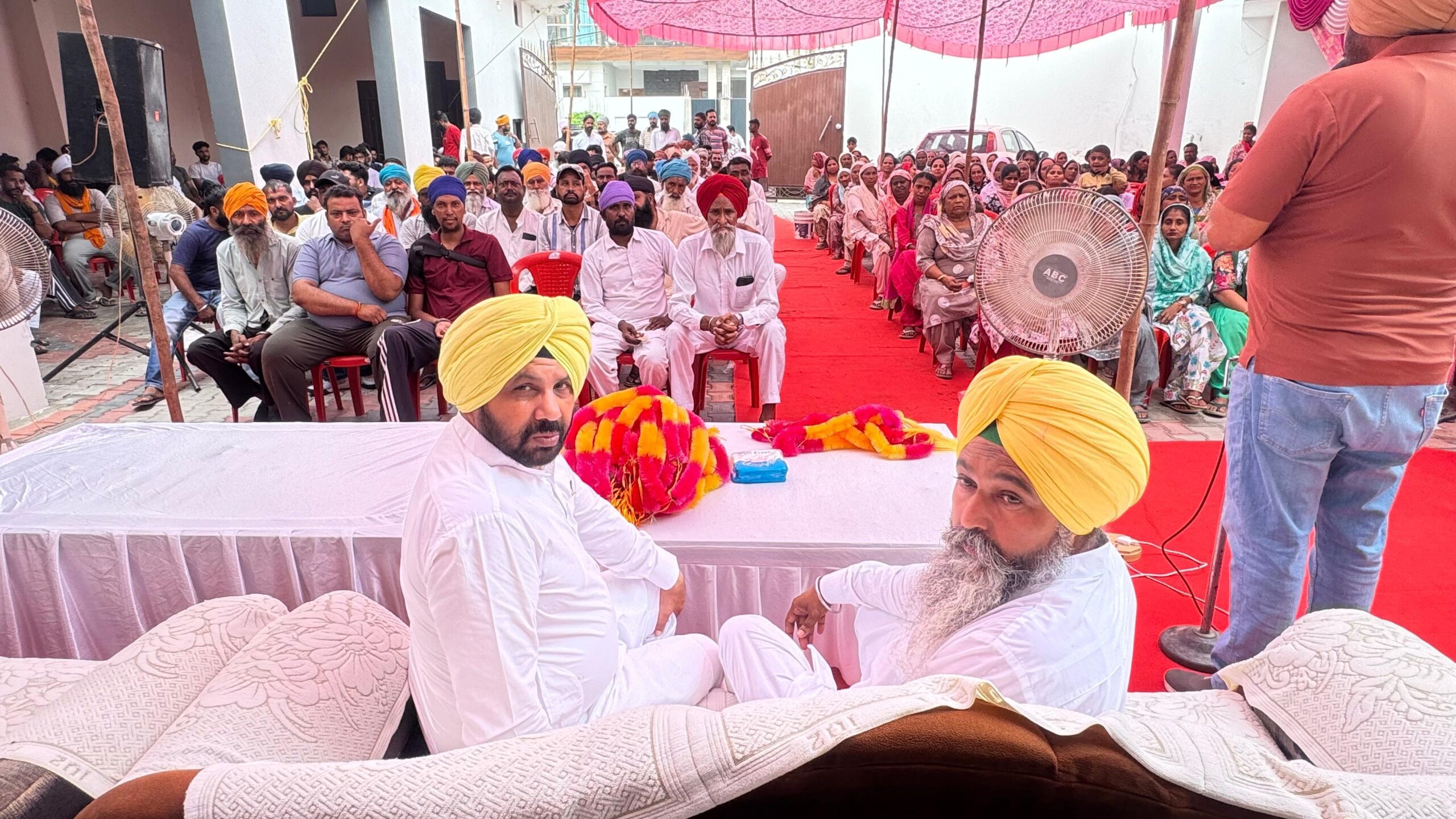 ਕੈਬਨਿਟ ਮੰਤਰੀ ਹਰਭਜਨ ਸਿੰਘ ਈ.ਟੀ.ਓ. ਨੇ ਪਿੰਡ ਨਿੱਜਰਪੁਰਾ ਅਤੇ ਅਮਰਕੋਟ ਵਿਖੇ ਲੋਕ ਮਿਲਣੀਆਂ ਕਰਕੇ ਸੁਣੀਆਂ ਲੋਕਾਂ ਦੀਆਂ ਸਮੱਸਿਆਵਾਂ ਅਧਿਕਾਰੀਆਂ ਨੂੰ ਮੌਕੇ ‘ਤੇ ਹੀ ਸਮੱਸਿਆਵਾਂ ਦੇ ਨਿਪਟਾਰੇ ਲਈ ਦਿੱਤੇ ਨਿਰਦੇਸ਼ ਪੰਜਾਬ ਸਰਕਾਰ ਲੋਕਾਂ ਨੂੰ ਪਾਰਦਰਸ਼ੀ, ਜਵਾਬਦੇਹ ਅਤੇ ਘਰ-ਘਰ ਤੱਕ ਪਹੁੰਚਣ ਵਾਲਾ ਪ੍ਰਸ਼ਾਸਨ ਮੁਹੱਈਆ ਕਰਵਾ ਰਹੀ ਹੈ – ਹਰਭਜਨ ਸਿੰਘ ਈ.ਟੀ.ਓ.