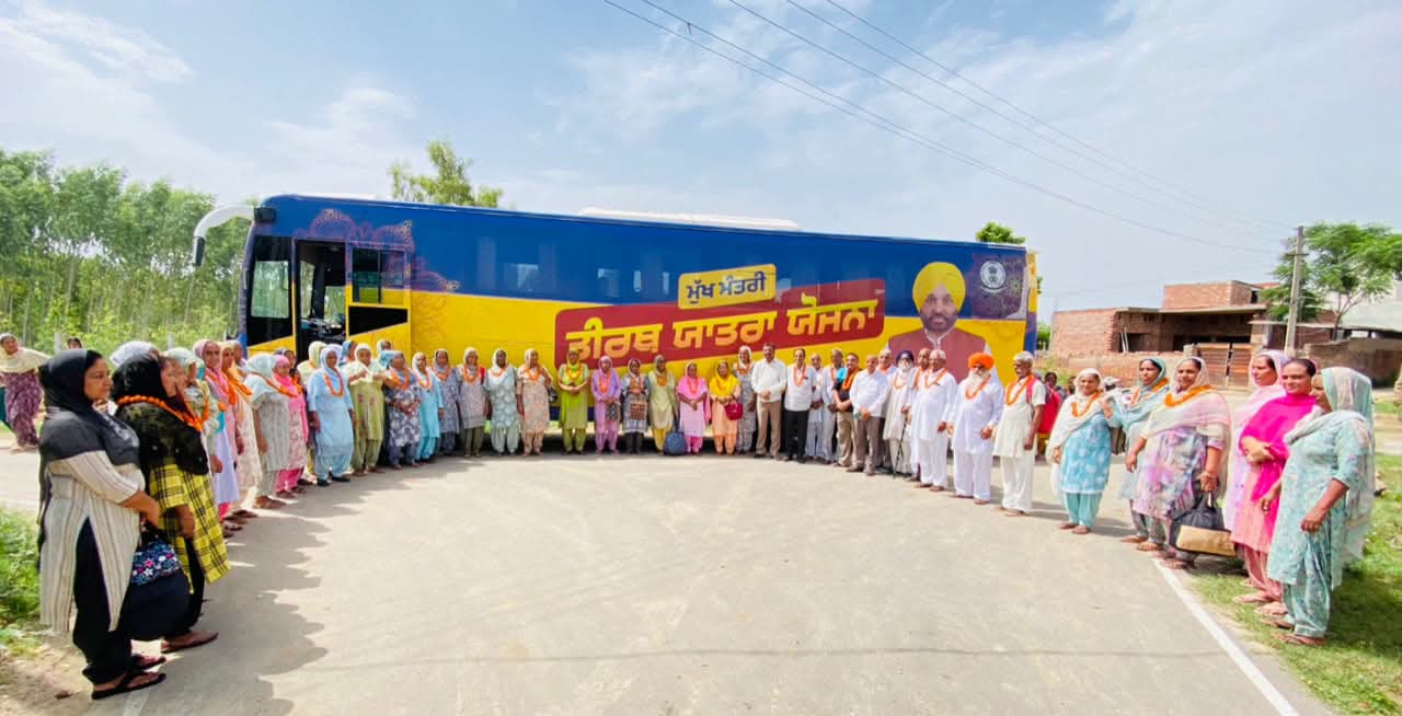 ਪਿੰਡ ਚੂਹੜਪੁਰ ਤੋਂ ਸ਼ਰਧਾਲੂਆਂ ਦੀ ਬੱਸ ਧਾਰਮਿਕ ਯਾਤਰਾ ਲਈ ਰਵਾਨਾ; ਸੀਨੀਅਰ ‘ਆਪ’ ਆਗੂ ਅਸ਼ੋਕ ਕਟਾਰੀਆ ਨੇ ਦਿੱਤੀਆਂ ਸ਼ੁਭਕਾਮਨਾਵਾਂ