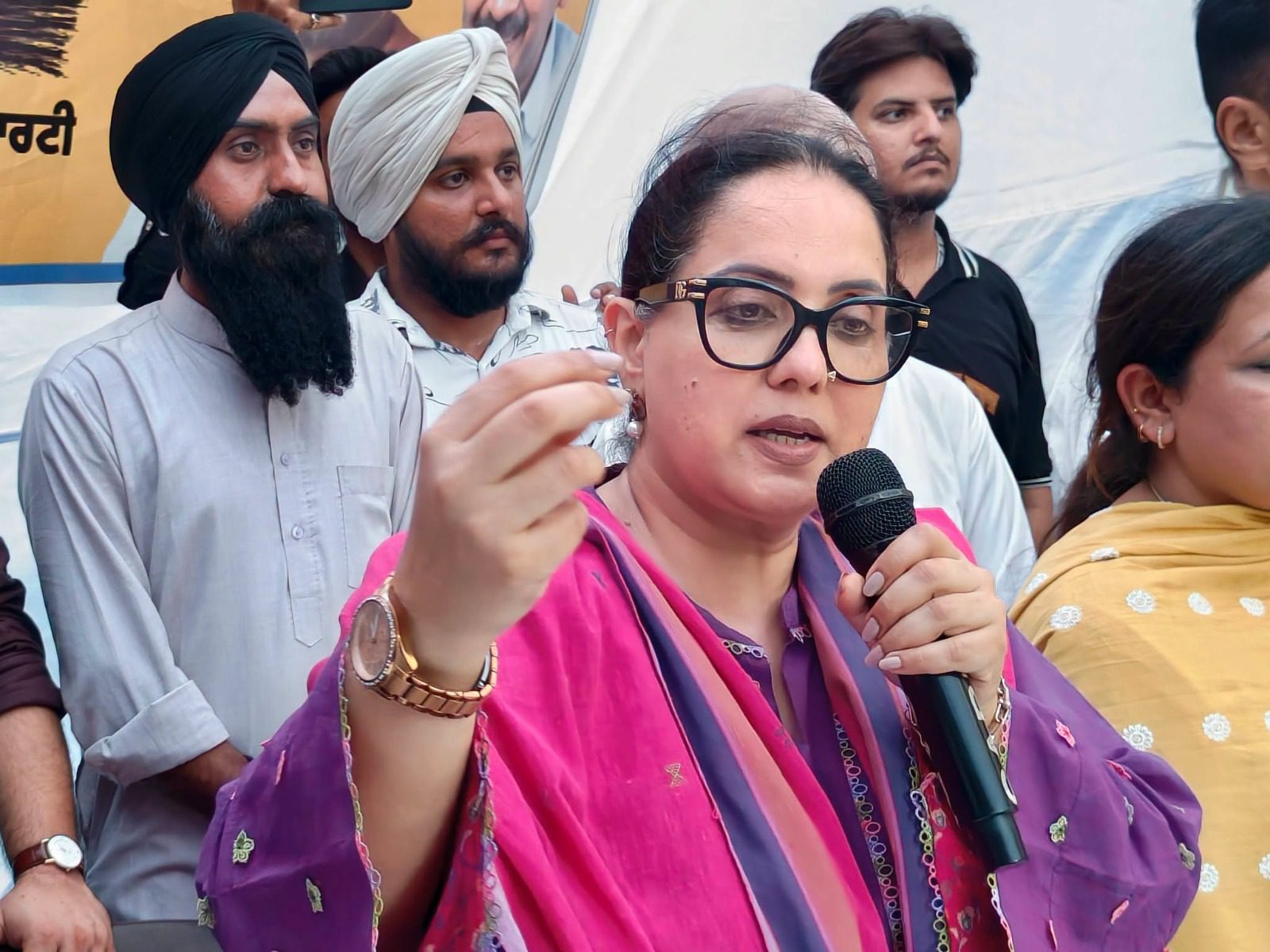 ਪੰਜਾਬ ਸਰਕਾਰ ਵੱਲੋਂ ਪ੍ਰਾਈਵੇਟ ਸਕੂਲਾਂ ਦੀਆਂ ਫੀਸਾਂ ਨੂੰ ਰੈਗੂਲੇਟ ਕਰਨ ਦਾ ਫ਼ੈਸਲਾ ਇਤਿਹਾਸਕ : ਵਿਧਾਇਕਾ ਜੀਵਨਜੋਤ ਕੌਰ   ਮੁੱਖ ਮੰਤਰੀ ਭਗਵੰਤ ਸਿੰਘ ਮਾਨ ਦੀ ਅਗਵਾਈ ਹੇਠ ਸਿੱਖਿਆ ਨੂੰ ਵਪਾਰ ਨਹੀਂ ਬਣਨ ਦਿੱਤਾ ਜਾਵੇਗਾ