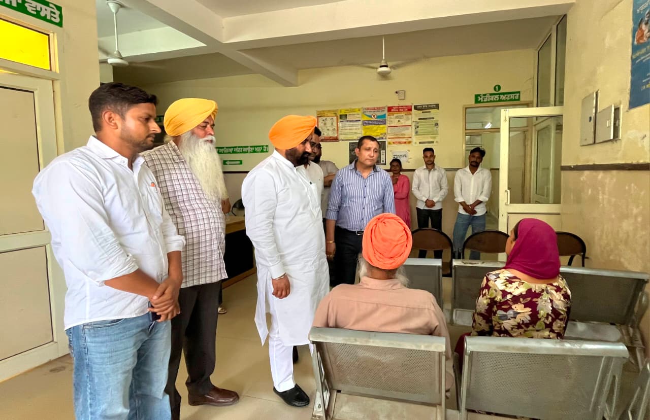 ਪੰਜਾਬ ਹੈਲਥ ਸਿਸਟਮਜ਼ ਕਾਰਪੋਰੇਸ਼ਨ ਦੇ ਚੇਅਰਮੈਨ ਗੁਰਸ਼ਰਨ ਸਿੰਘ ਛੀਨਾ ਵੱਲੋਂ ਪ੍ਰਾਇਮਰੀ ਹੈਲਥ ਸੈਂਟਰ ਅਟਾਰੀ ਦਾ ਅਚਨਚੇਤ ਦੌਰਾ   ਹਲਕਾ ਅਟਾਰੀ ਦੇ ਲੋਕਾਂ ਨੂੰ ਬਿਹਤਰ ਸਿਹਤ ਸੇਵਾਵਾਂ ਮੁਹੱਈਆ ਕਰਵਾਉਣ ਲਈ ਪੰਜਾਬ ਸਰਕਾਰ ਵਚਨਬੱਧ : ਗੁਰਸ਼ਰਨ ਸਿੰਘ ਛੀਨਾ