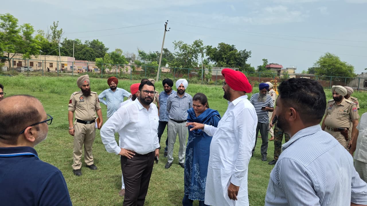 18 ਜੁਲਾਈ ਨੂੰ ਮੁੱਖ ਮੰਤਰੀ ਸ. ਭਗਵੰਤ ਸਿੰਘ ਮਾਨ ਅਜਨਾਲਾ ਦੇ ਪਿੰਡ ਸਹਿੰਸਰਾ ਕਲਾਂ ਵਿਖੇ ਹਲਕਾ ਪੱਧਰੀ ਲੋਕ ਮਿਲਣੀ ਨੂੰ ਕਰਨਗੇ ਸੰਬੋਧਨ: ਕੁਲਦੀਪ ਸਿੰਘ ਧਾਲੀਵਾਲ   ਅਜਨਾਲਾ ਦੀ ਲੋਕ ਮਿਲਣੀ ਮਾਝਾ ਖੇਤਰ ਦੇ 25 ਹਲਕਿਆਂ ਵਿੱਚ ਪਾਰਟੀ ਦੀ ਜਿੱਤ ਦਾ ਮੁੱਢ ਬੰਨੇਗੀ : ਧਾਲੀਵਾਲ   ਲੋਕ ਮਿਲਣੀ ਦੀਆਂ ਤਿਆਰੀਆਂ ਸਬੰਧੀ ਧਾਲੀਵਾਲ ਵੱਲੋਂ ਡਿਪਟੀ ਕਮਿਸ਼ਨਰ ਅਤੇ ਹੋਰ ਅਧਿਕਾਰੀਆਂ ਨਾਲ ਪ੍ਰੋਗਰਾਮ ਸਥਾਨ ਦਾ ਦੌਰਾ