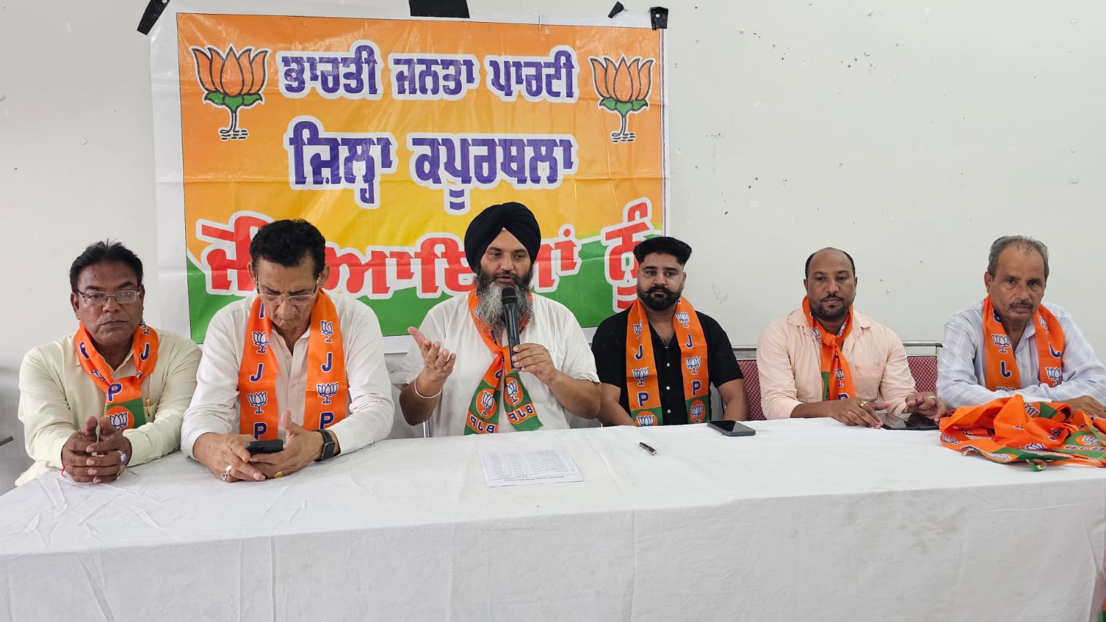 ਭਾਜਪਾ ਵੱਲੋਂ ਐਸ ਆਈ ਆਰ ਮੁਹਿੰਮ ਨੂੰ ਤੇਜ਼ ਕਰਨ ਦਾ ਸੱਦਾ ਭਾਜਪਾ ਵਰਕਰ ਘਰ-ਘਰ ਜਾ ਕੇ ਲੋਕਾਂ ਨੂੰ ਐਸਆਈਆਰ ਮੁਹਿੰਮ ਬਾਰੇ ਜਾਣੂ ਕਰਵਾਉਣ-ਖੋਜੇਵਾਲ ਬੂਥ ਪੱਧਰ ਤੇ ਸੰਗਠਨ ਨੂੰ ਮਜ਼ਬੂਤ ​​ਕਰਨ ਅਤੇ ਨਵੇਂ ਵੋਟਰਾਂ ਨੂੰ ਜੋੜਨ ਤੇ ਜ਼ੋਰ